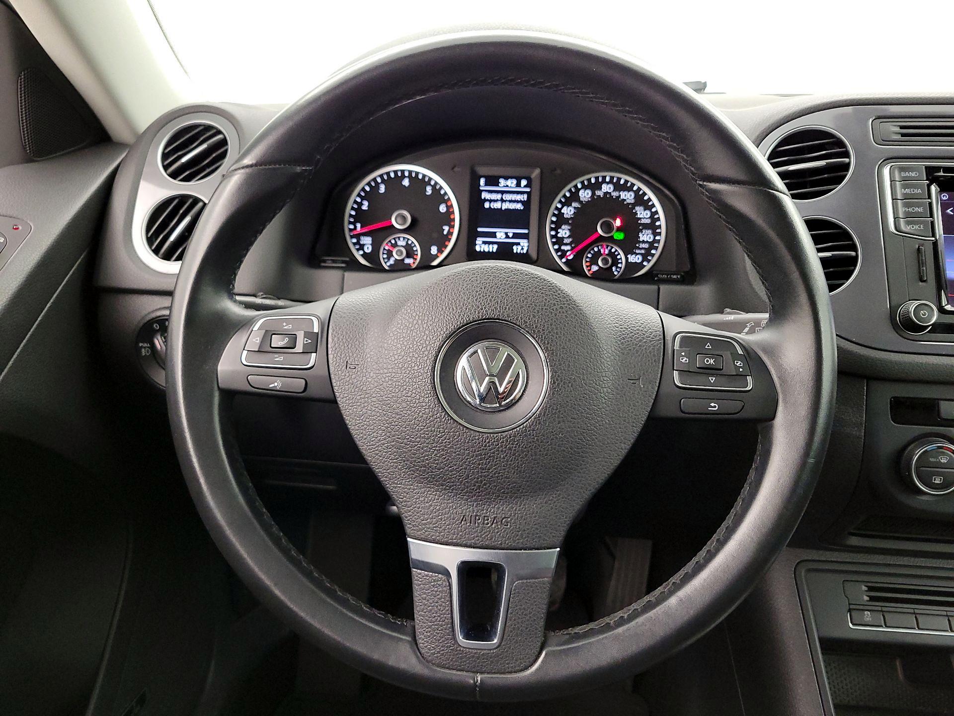 Thumbnail: 2016 Volkswagen Tiguan - 10