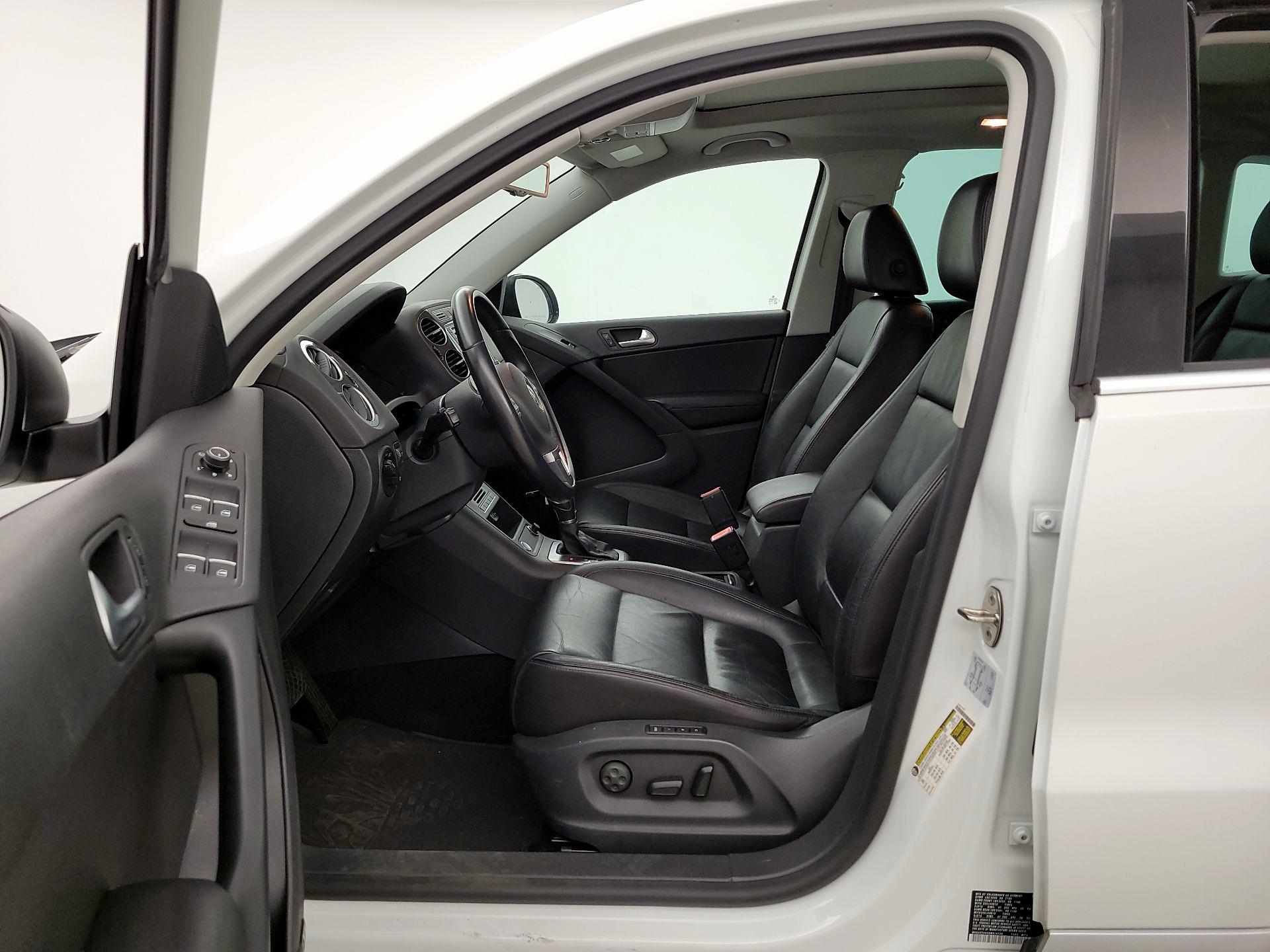 Thumbnail: 2016 Volkswagen Tiguan - 11