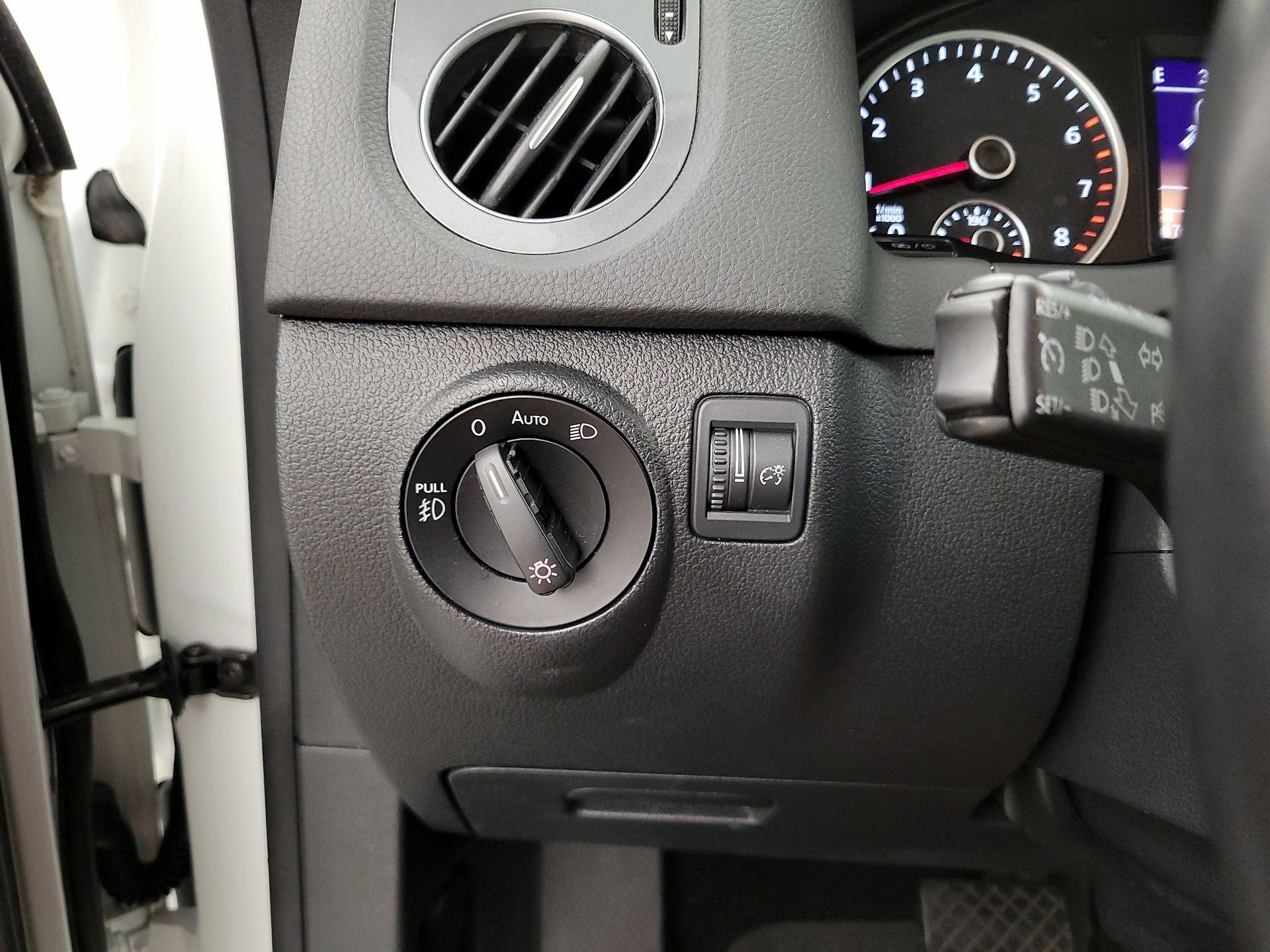 Thumbnail: 2016 Volkswagen Tiguan - 13