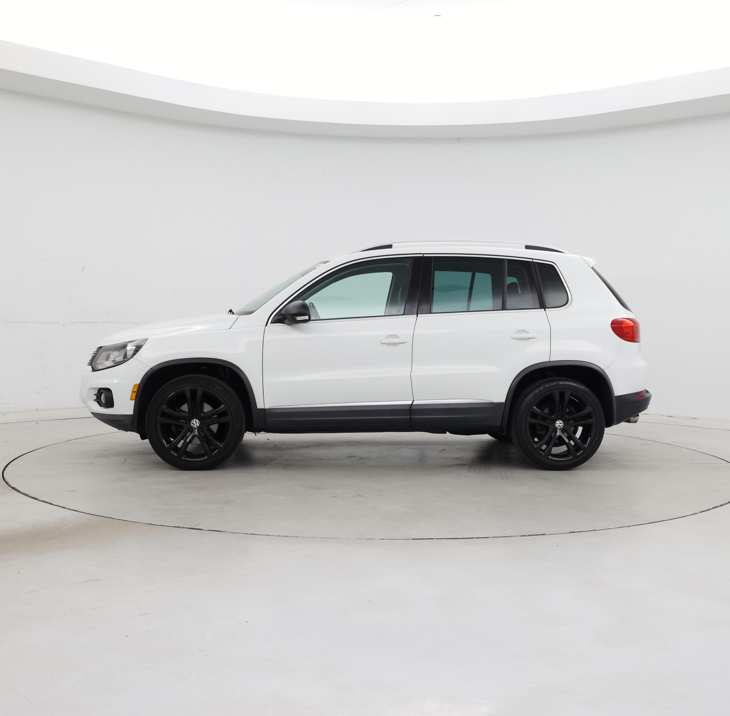 Thumbnail: 2016 Volkswagen Tiguan - 3