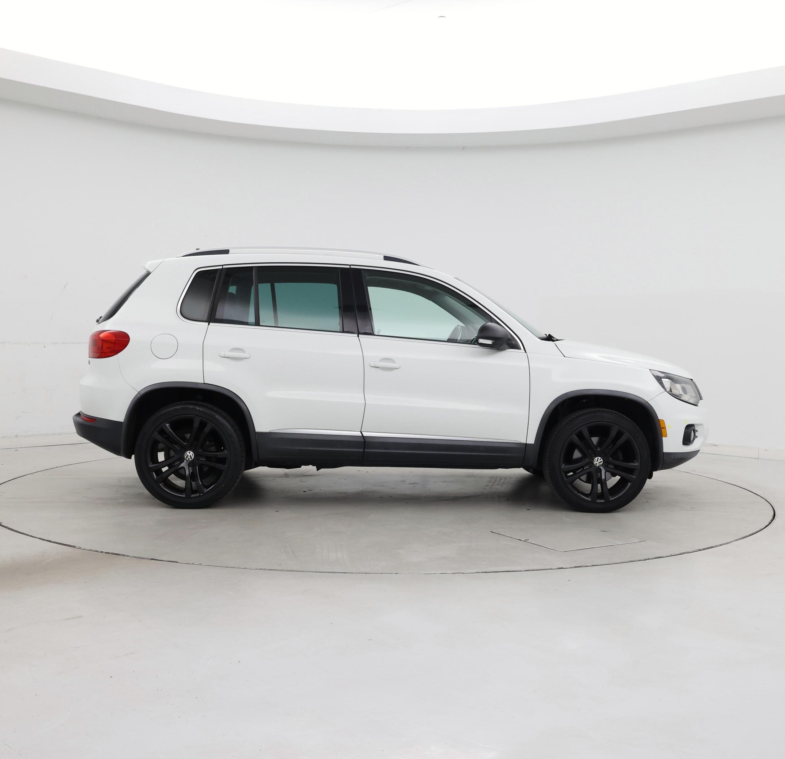 Thumbnail: 2016 Volkswagen Tiguan - 7