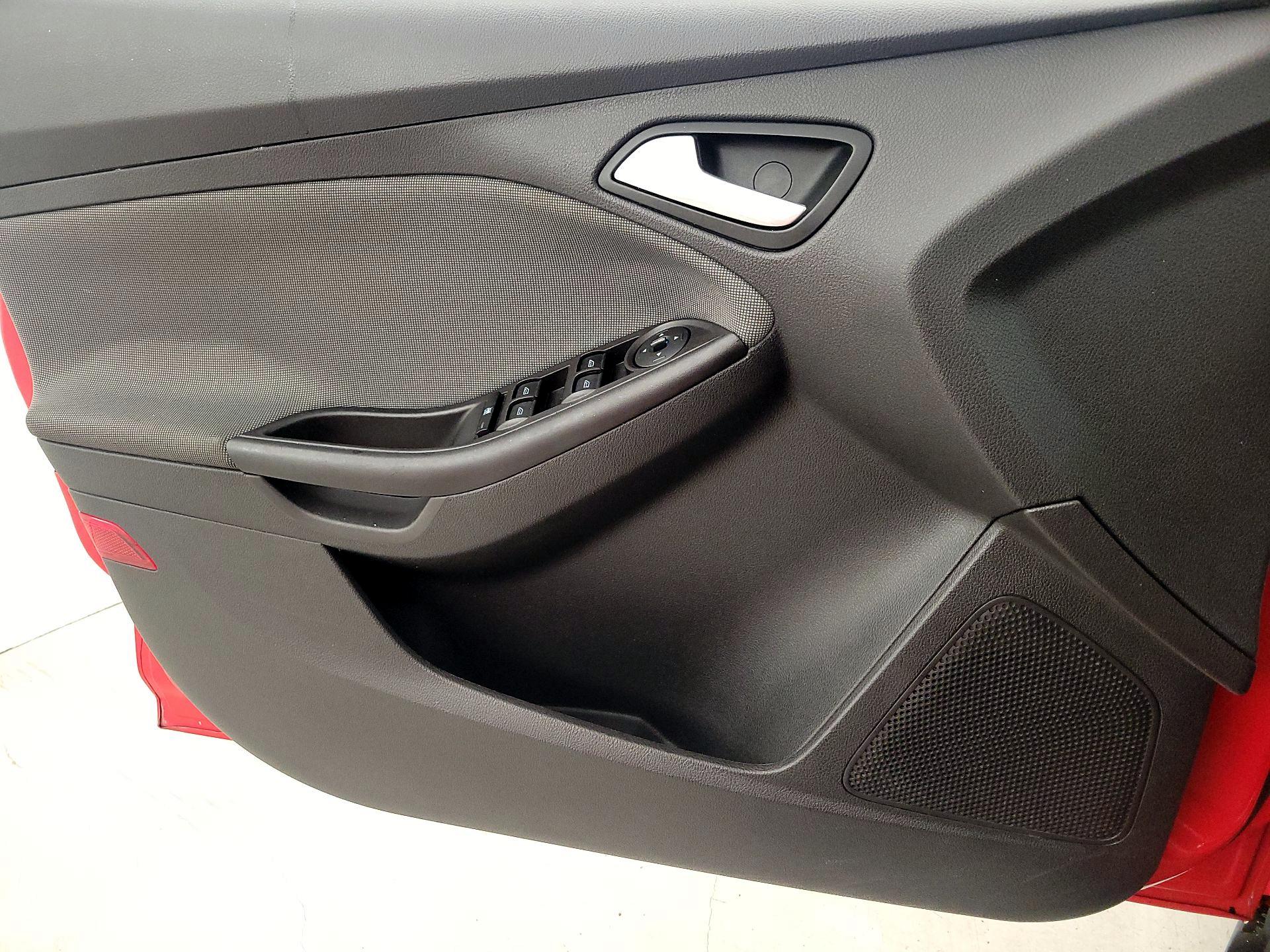 Thumbnail: 2014 Ford Focus - 12