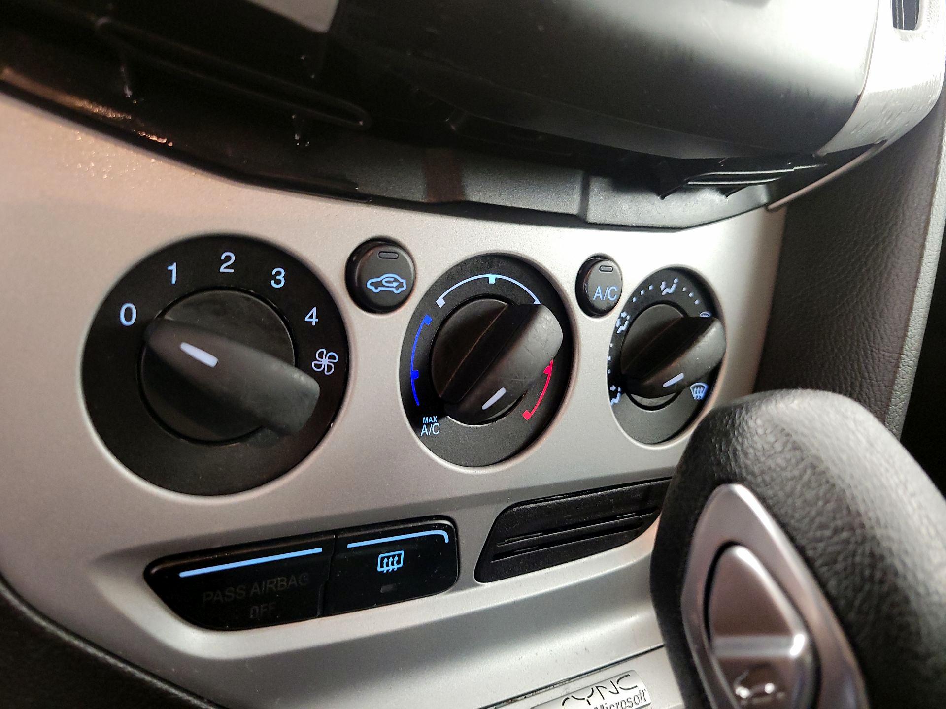 Thumbnail: 2014 Ford Focus - 15