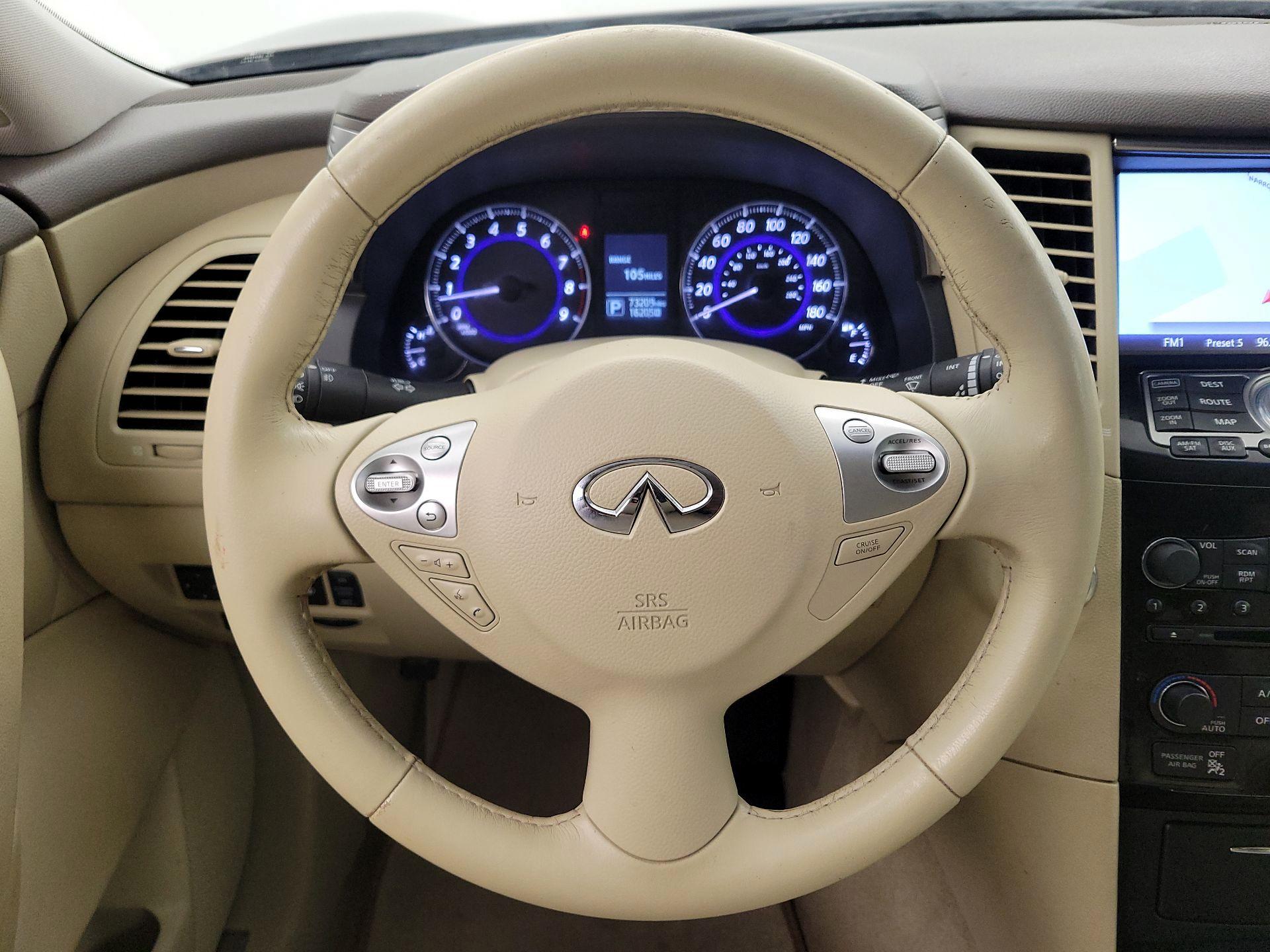 Thumbnail: 2015 INFINITI QX70 - 10