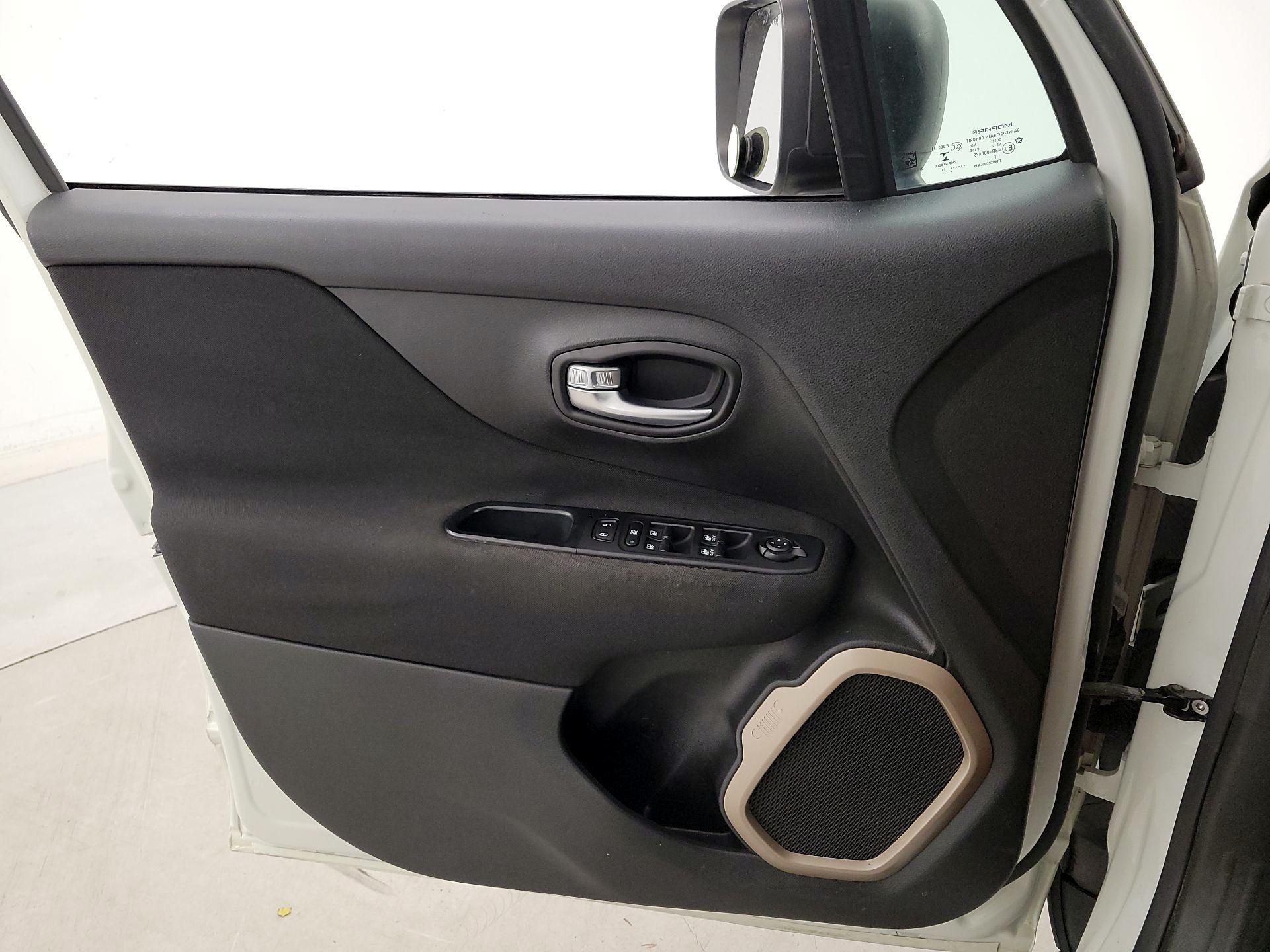 Thumbnail: 2016 Jeep Renegade - 12