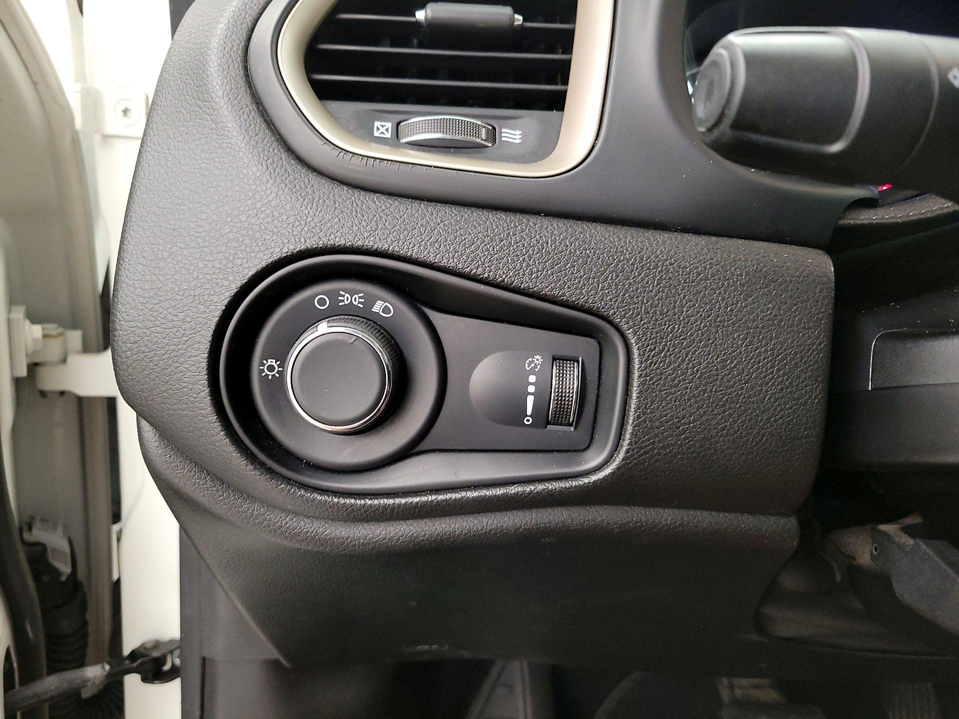 Thumbnail: 2016 Jeep Renegade - 13