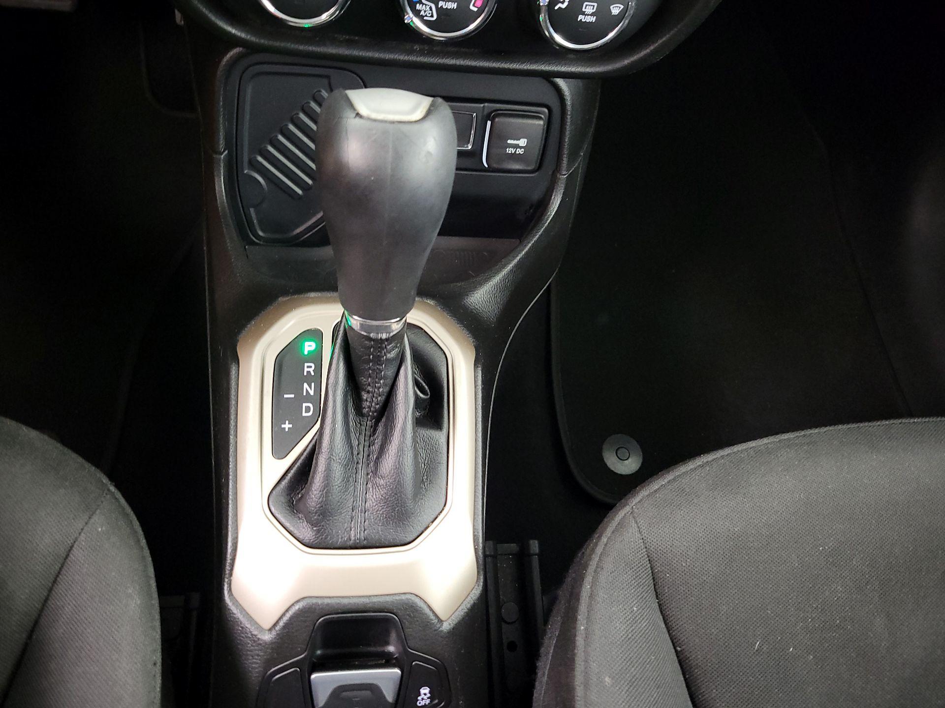 Thumbnail: 2016 Jeep Renegade - 17