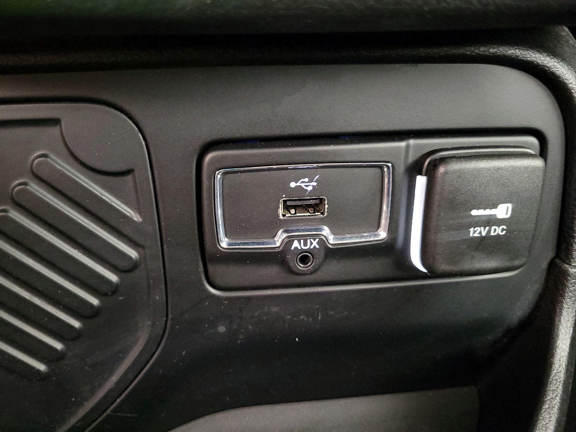 Thumbnail: 2016 Jeep Renegade - 18