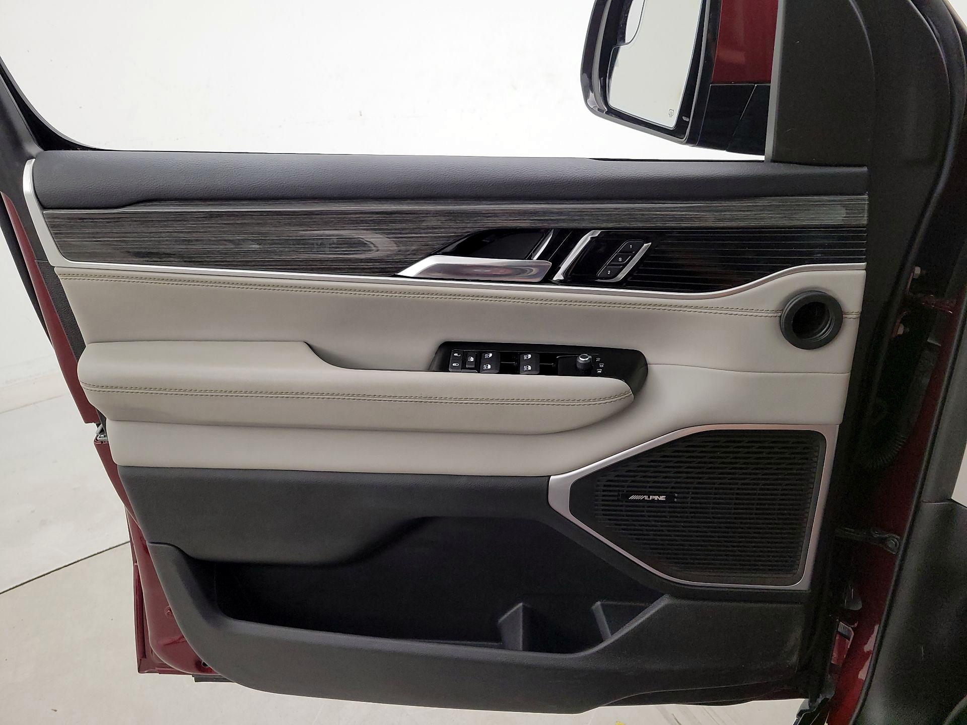 Thumbnail: 2022 Jeep Wagoneer - 12