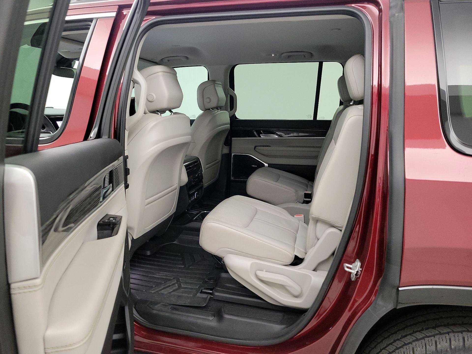Thumbnail: 2022 Jeep Wagoneer - 20