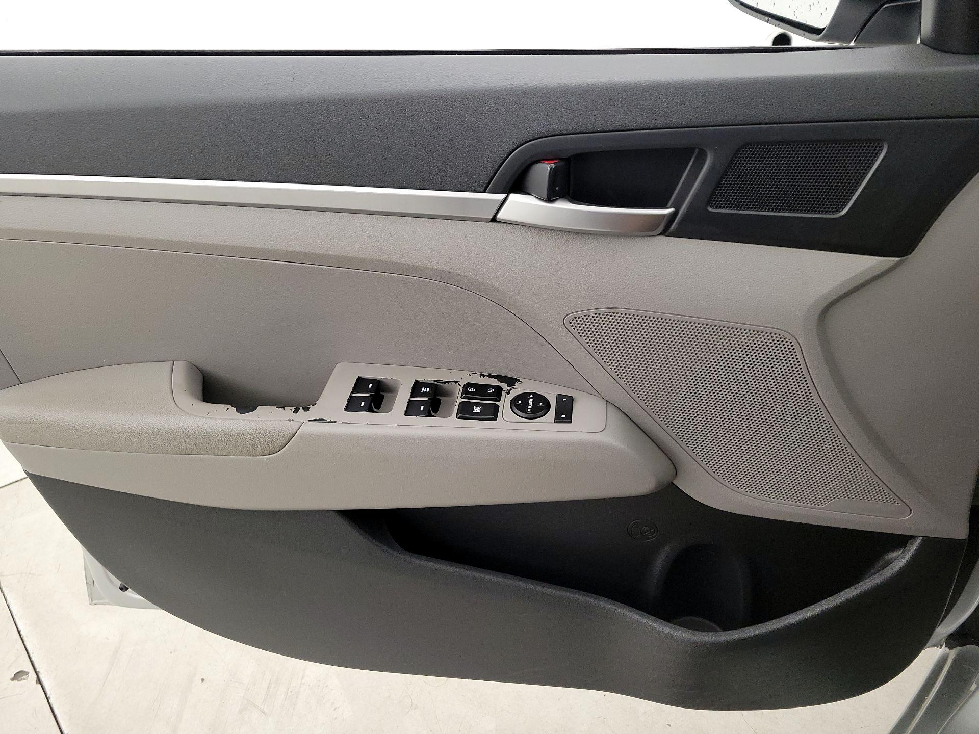 Thumbnail: 2019 Hyundai Elantra - 12
