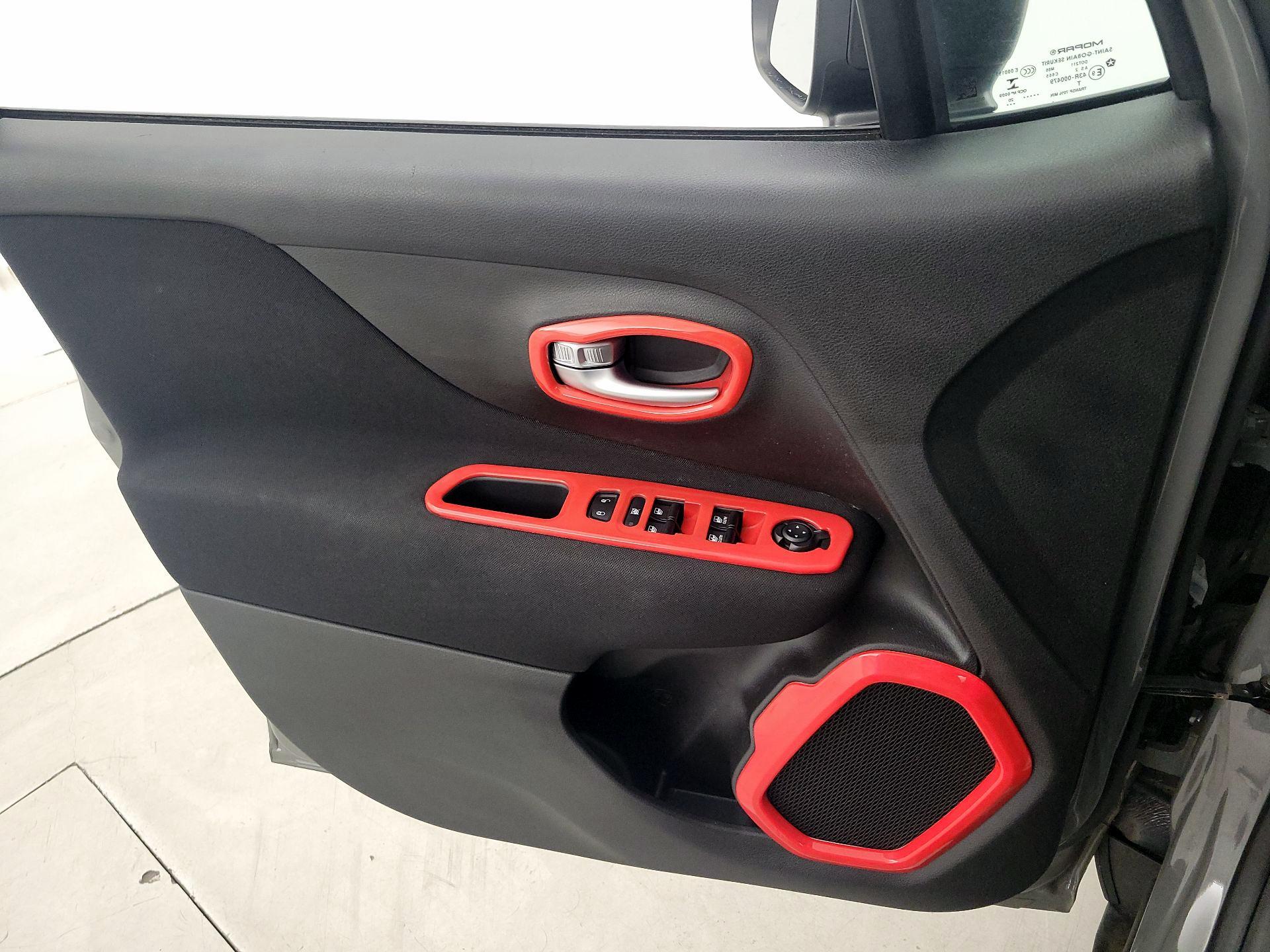 Thumbnail: 2020 Jeep Renegade - 12