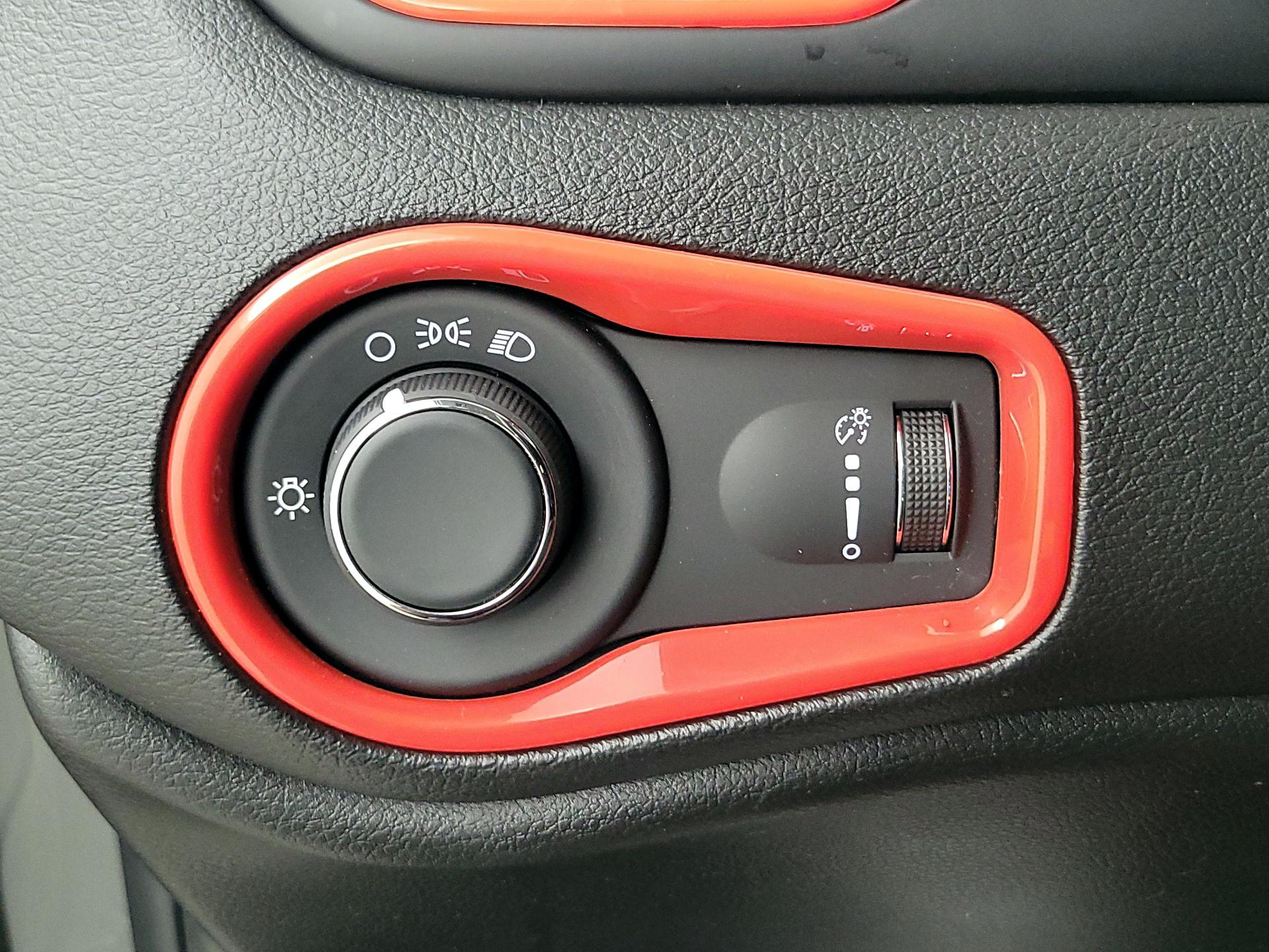 Thumbnail: 2020 Jeep Renegade - 13