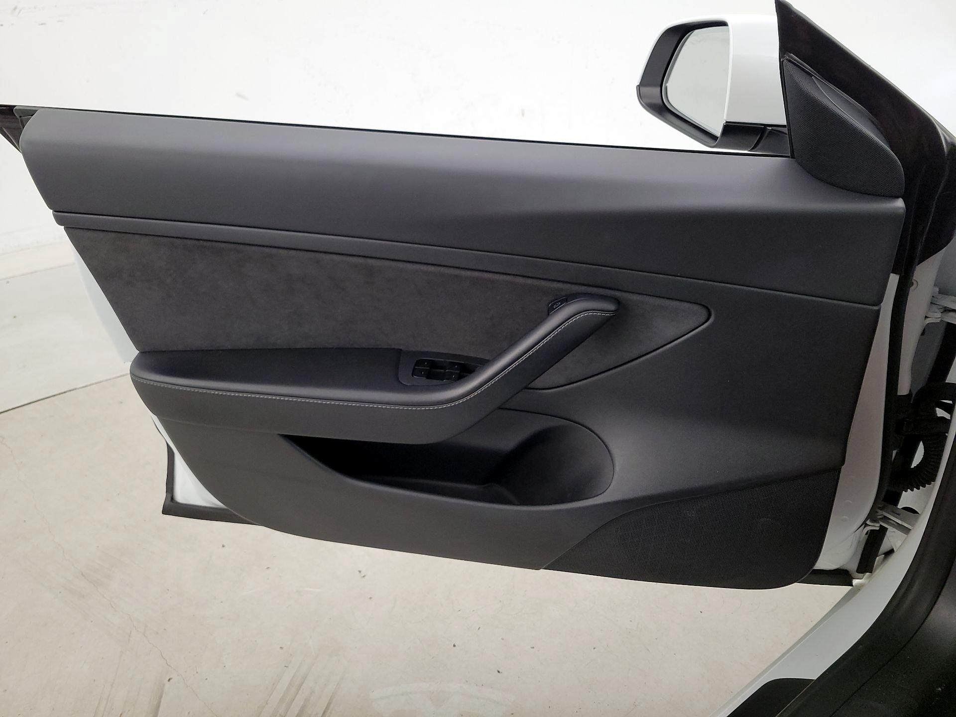 Thumbnail: 2021 Tesla Model 3 - 12