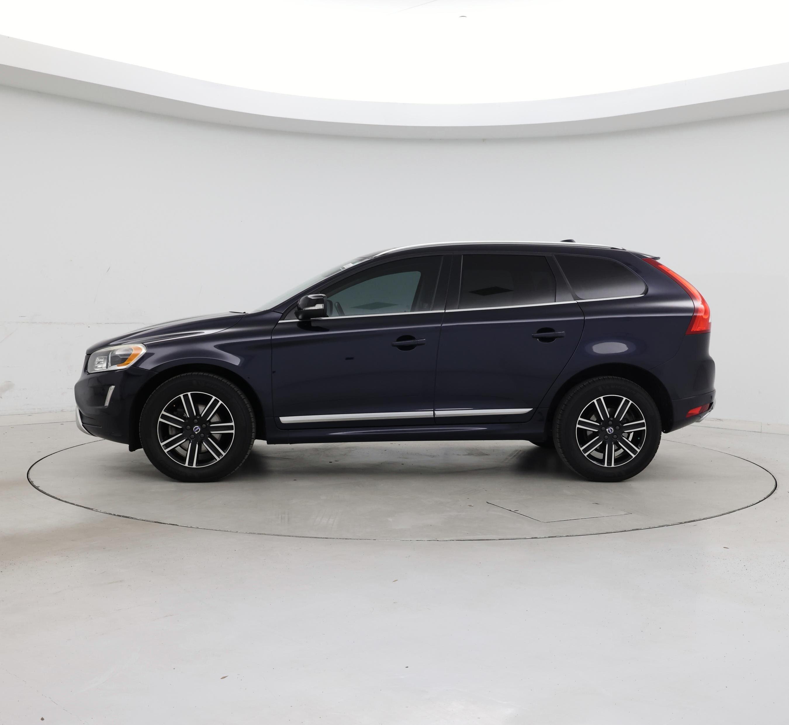 Thumbnail: 2017 Volvo XC60 - 3