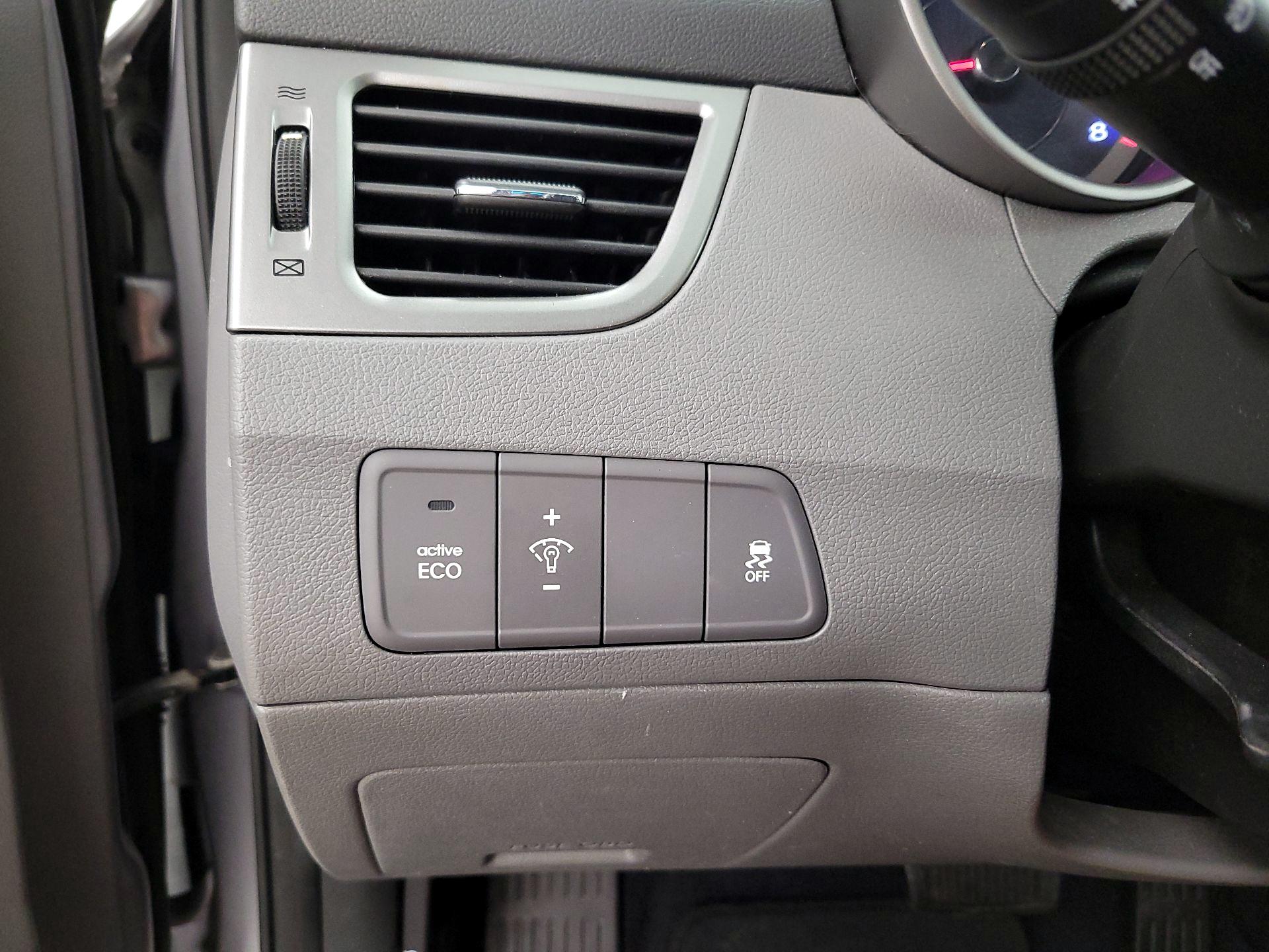 Thumbnail: 2013 Hyundai Elantra - 13