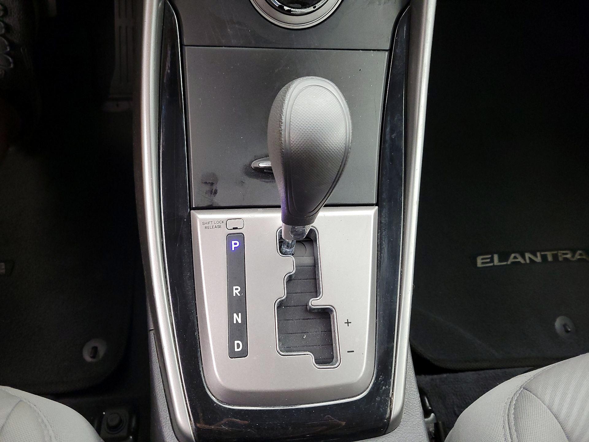 Thumbnail: 2013 Hyundai Elantra - 16