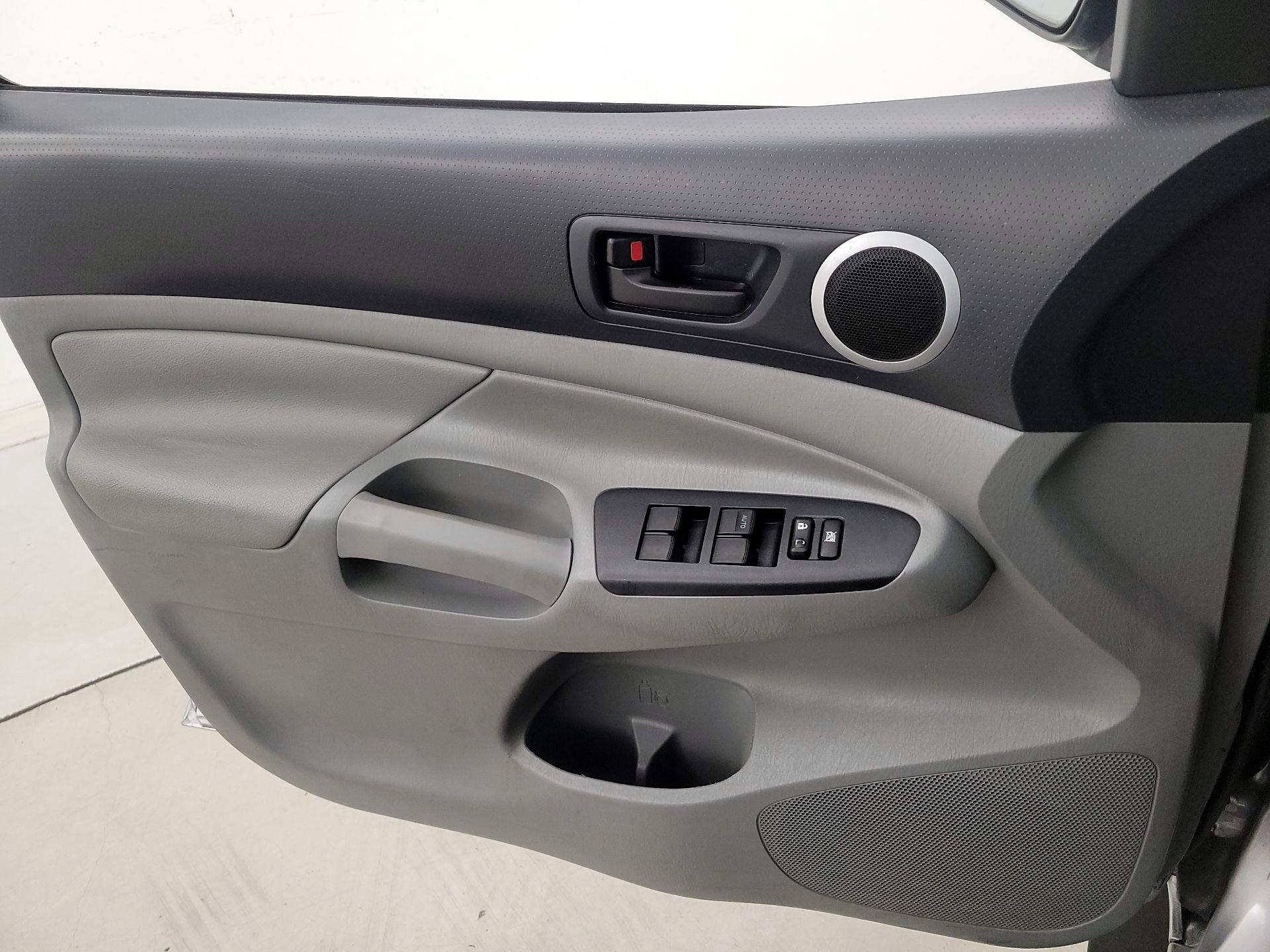 Thumbnail: 2015 Toyota Tacoma - 12