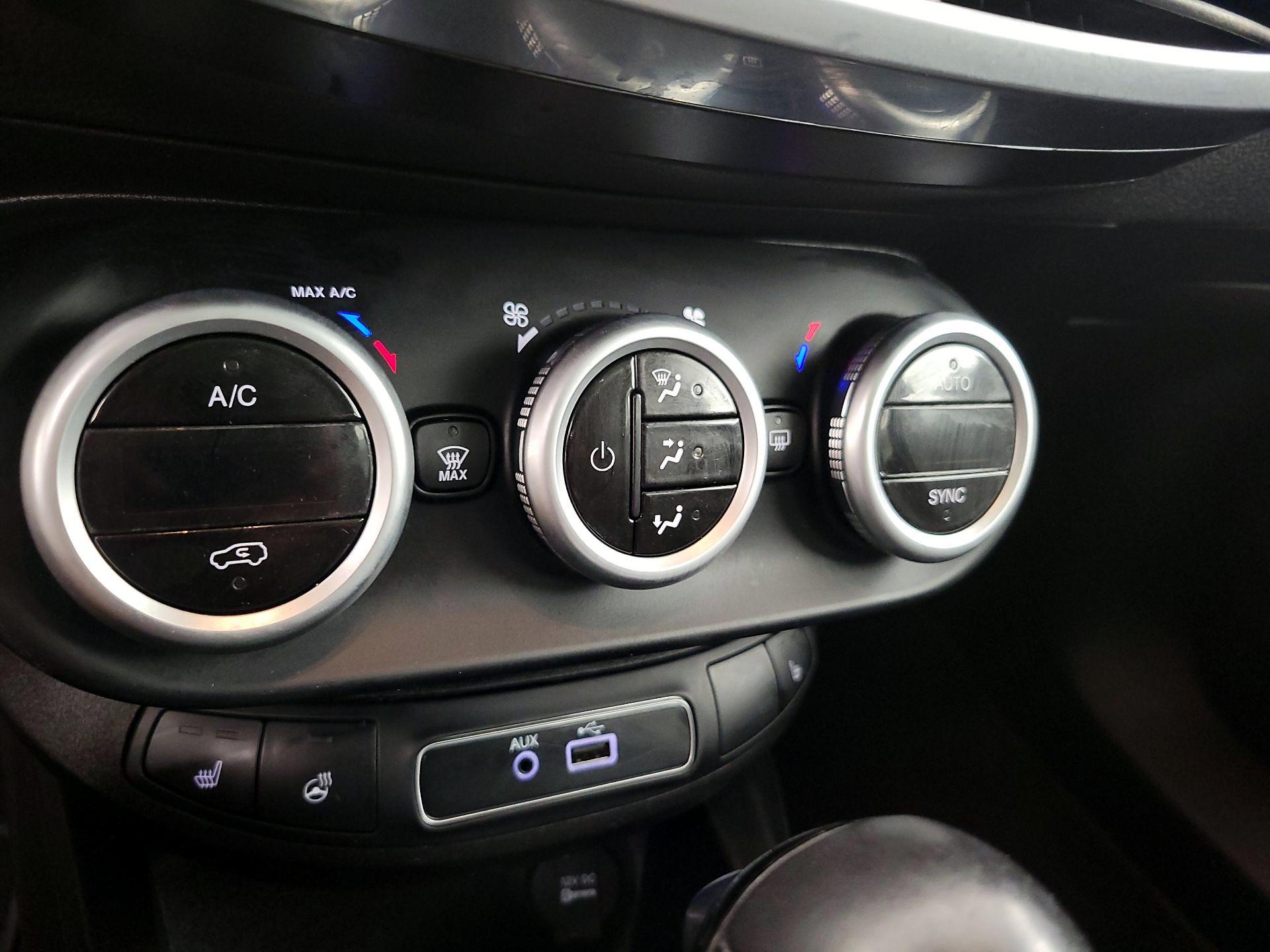 Thumbnail: 2016 Fiat 500X - 17