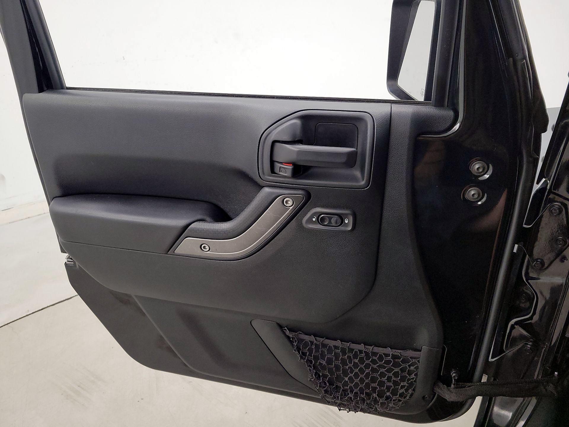 Thumbnail: 2018 Jeep Wrangler - 12
