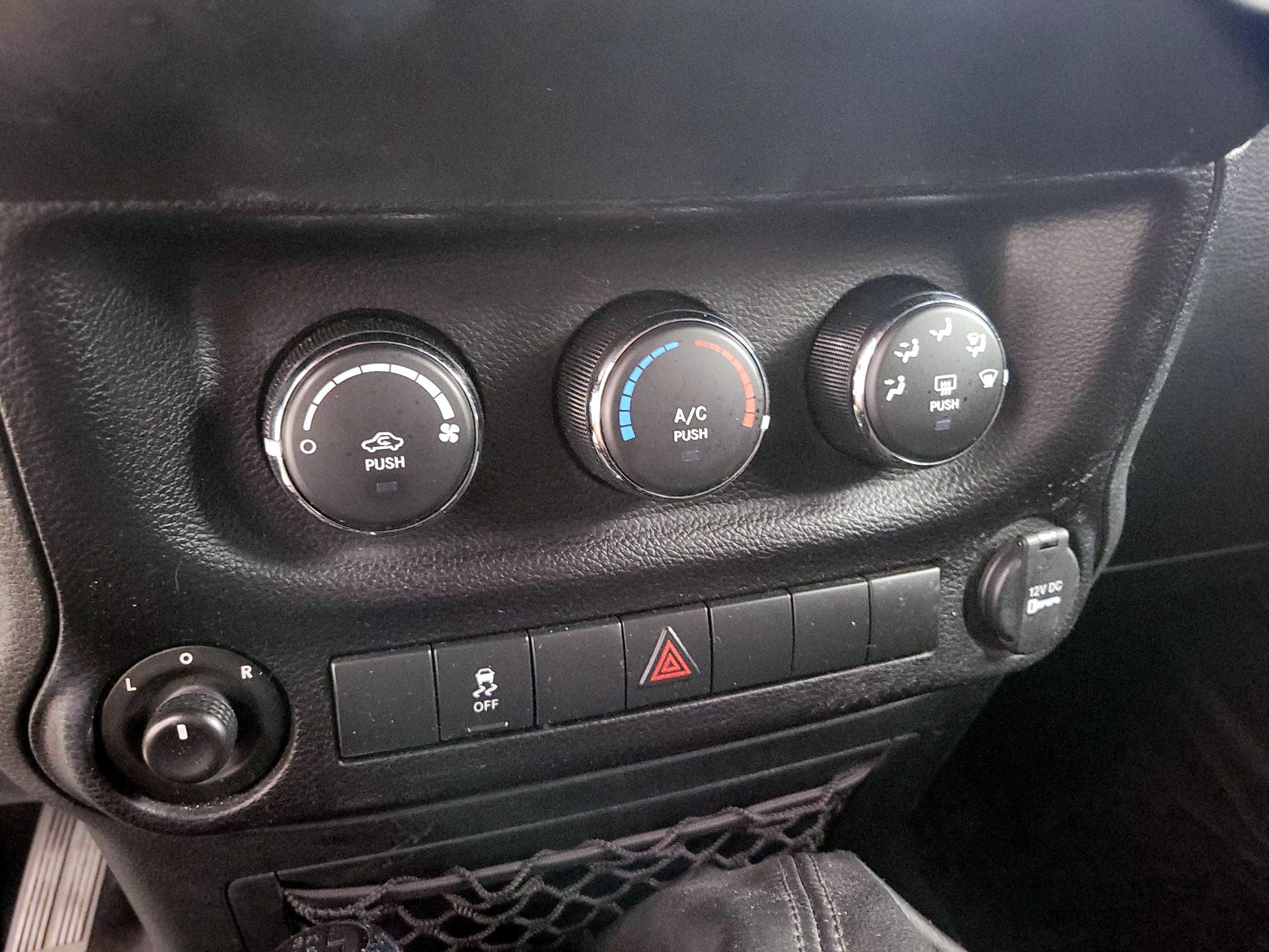Thumbnail: 2018 Jeep Wrangler - 15