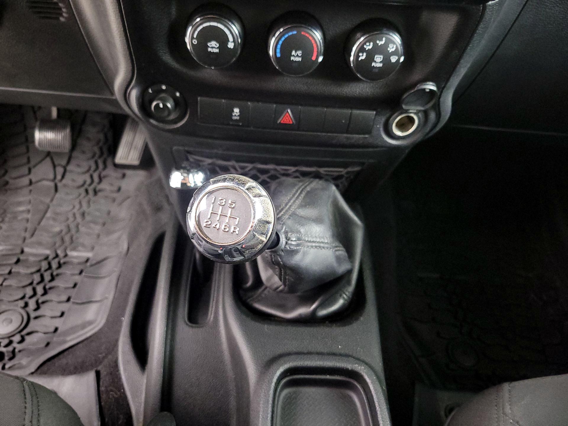 Thumbnail: 2018 Jeep Wrangler - 16