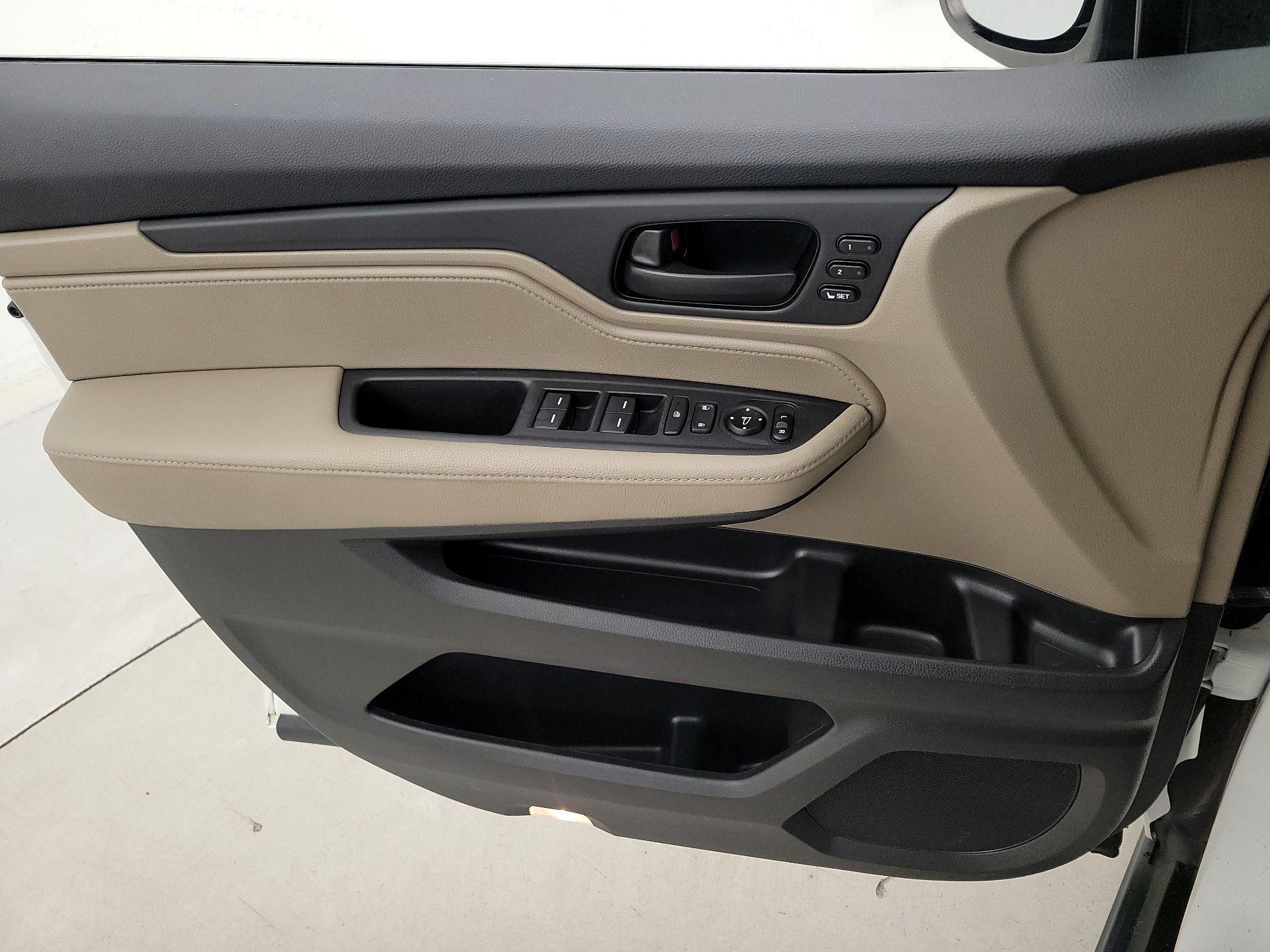Thumbnail: 2020 Honda Odyssey - 12