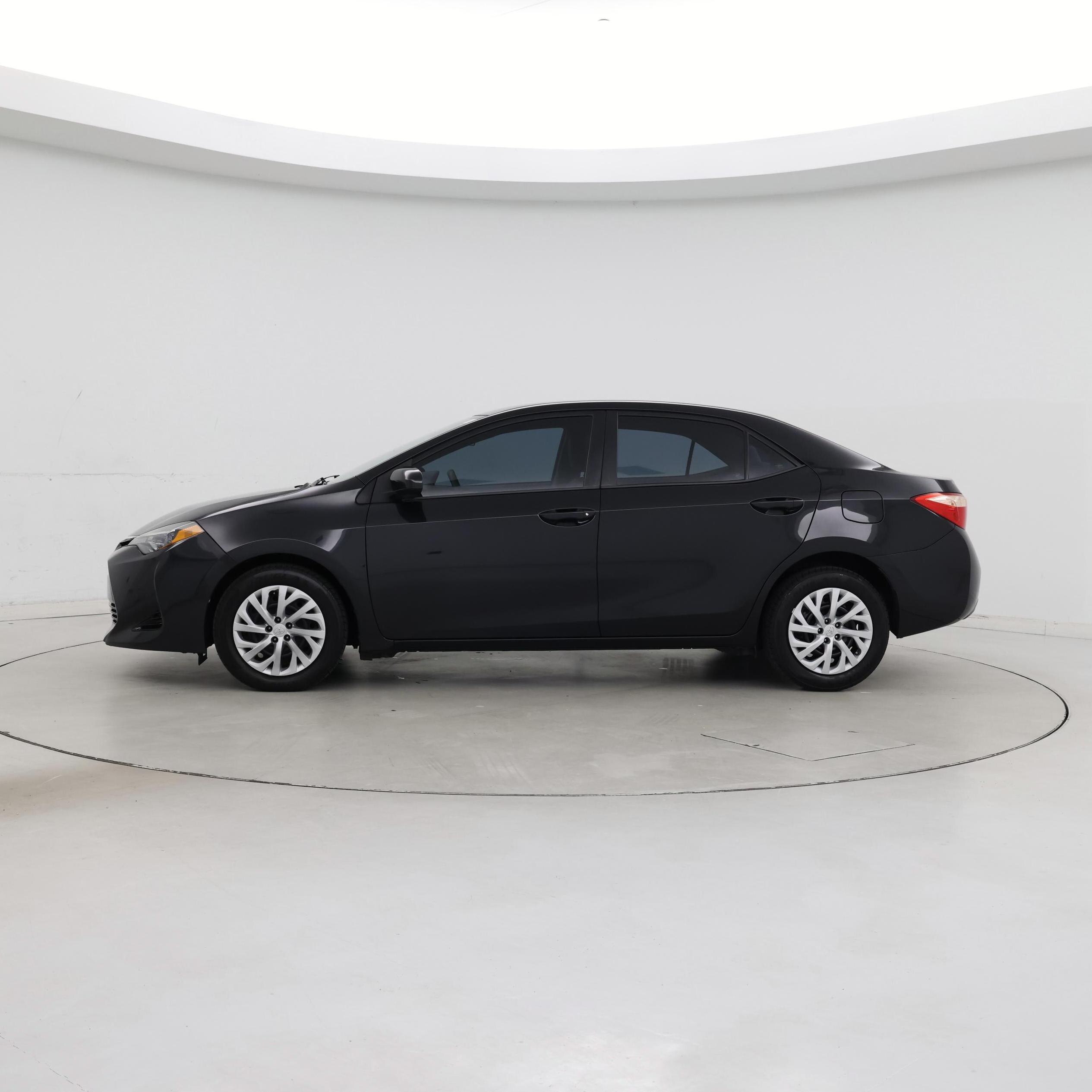 Thumbnail: 2018 Toyota Corolla - 3