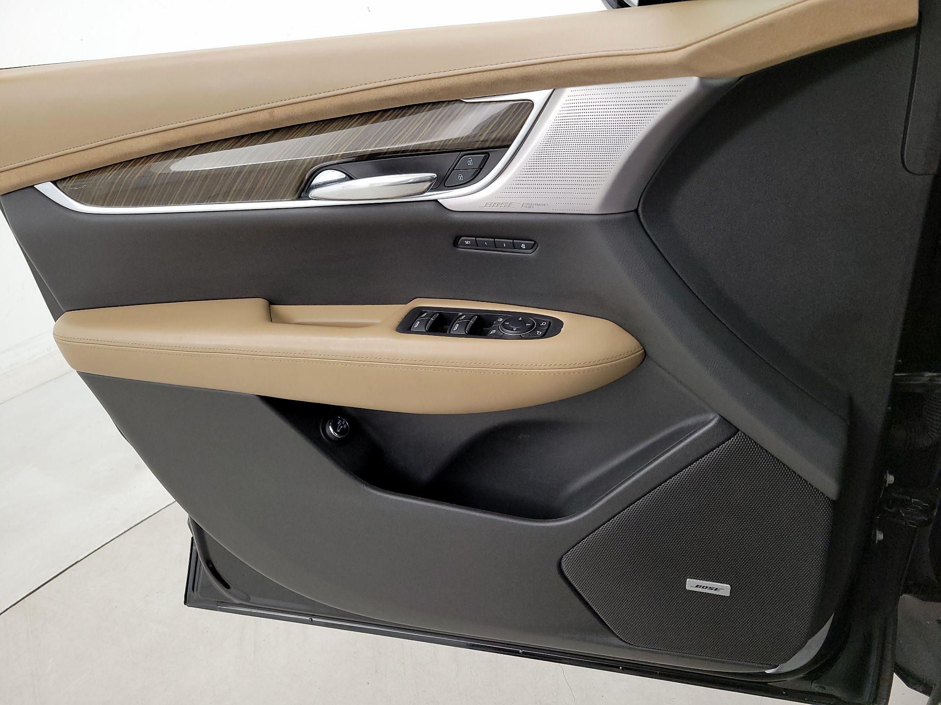 Thumbnail: 2020 Cadillac XT6 - 12