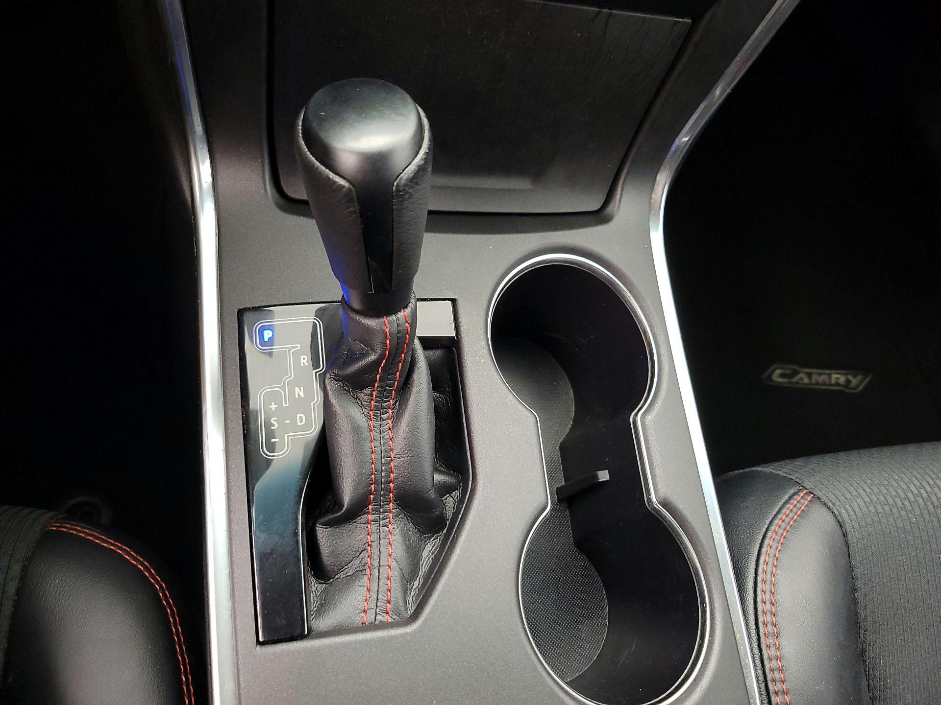 Thumbnail: 2016 Toyota Camry - 17