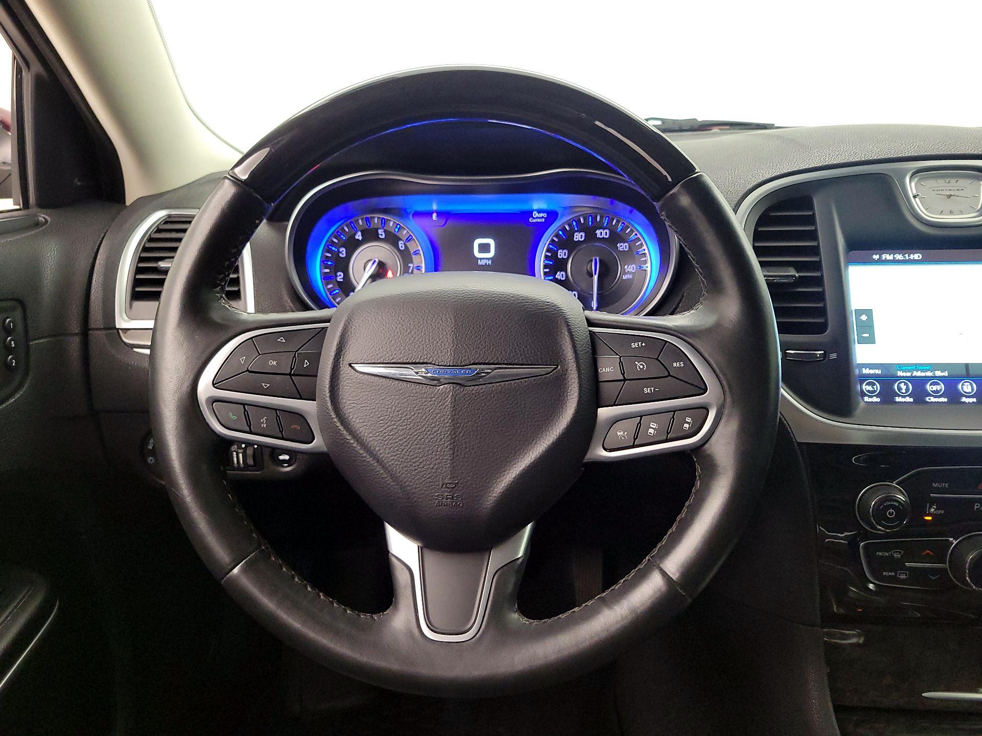 Thumbnail: 2019 Chrysler 300 - 10