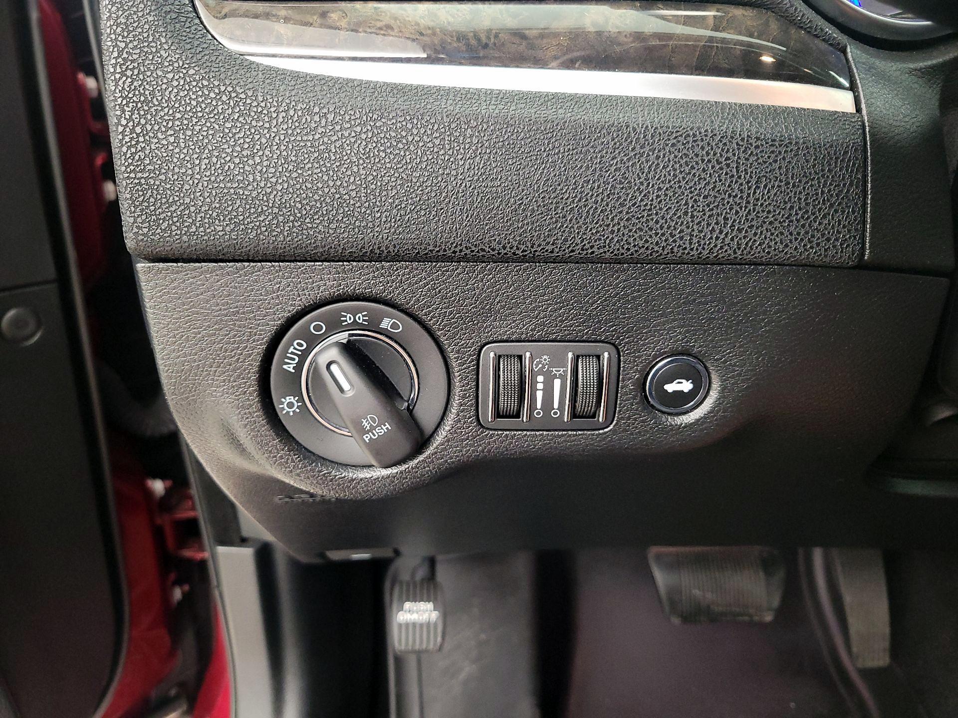 Thumbnail: 2019 Chrysler 300 - 13