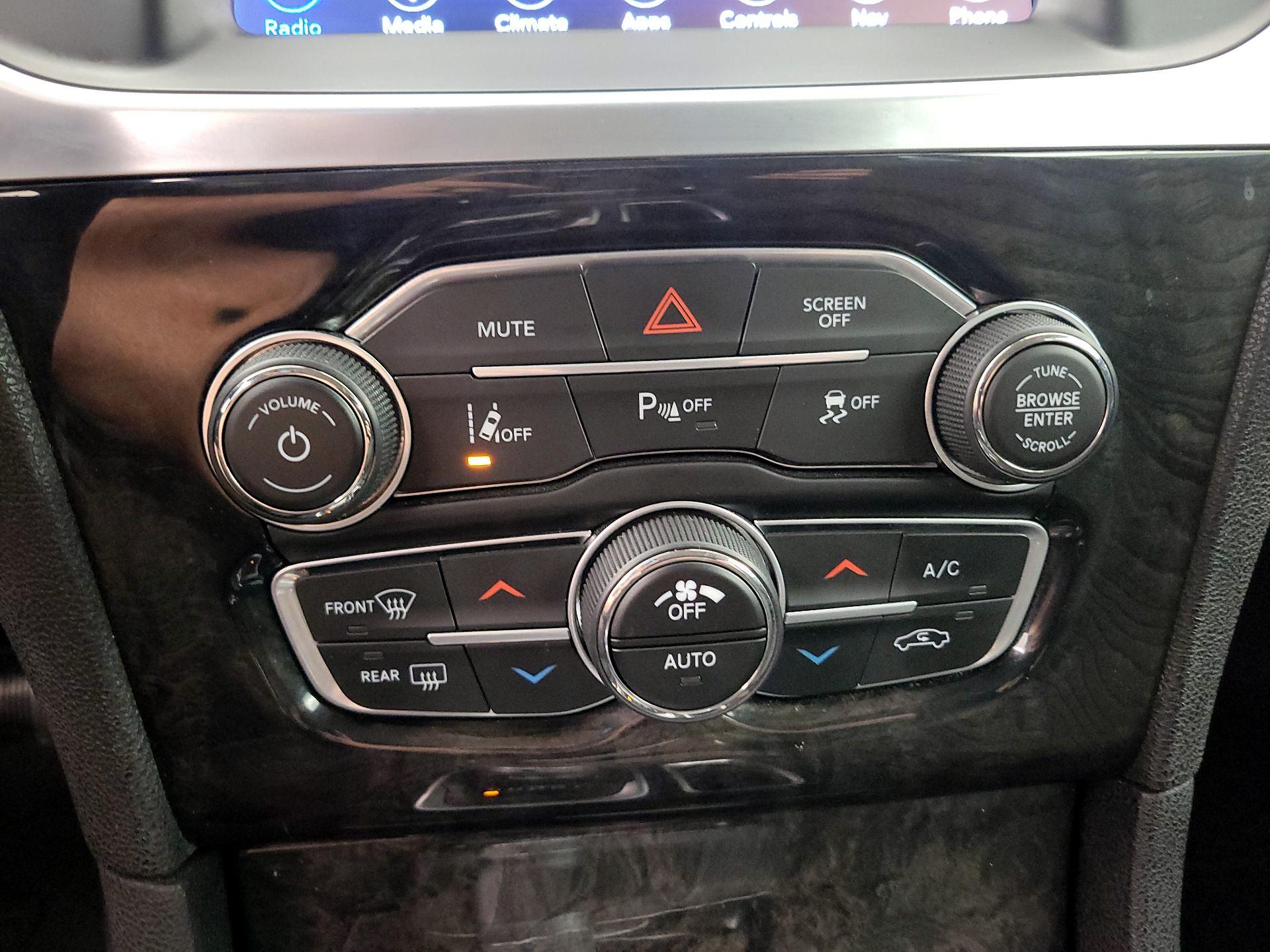Thumbnail: 2019 Chrysler 300 - 17