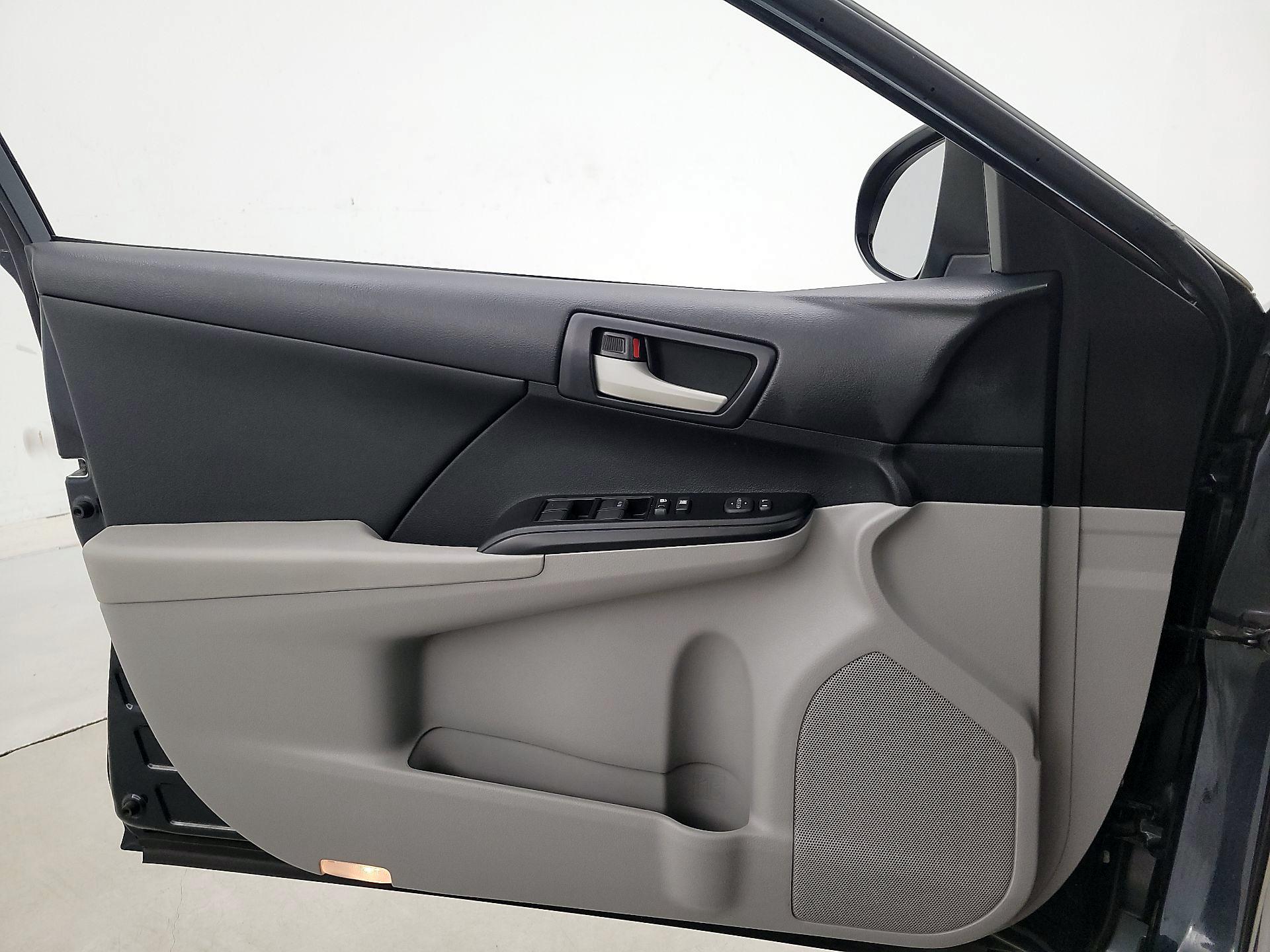 Thumbnail: 2013 Toyota Camry - 12