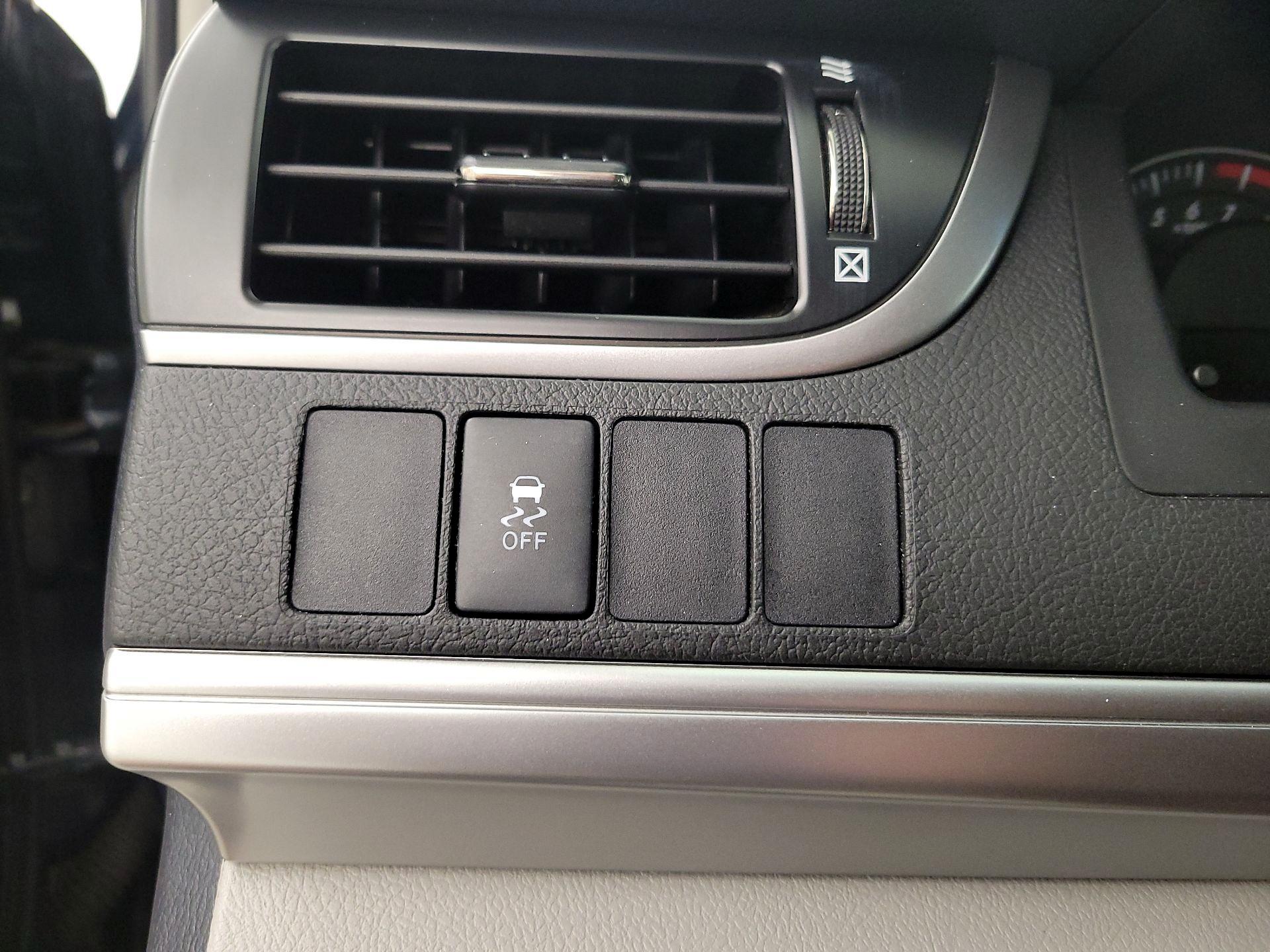 Thumbnail: 2013 Toyota Camry - 13