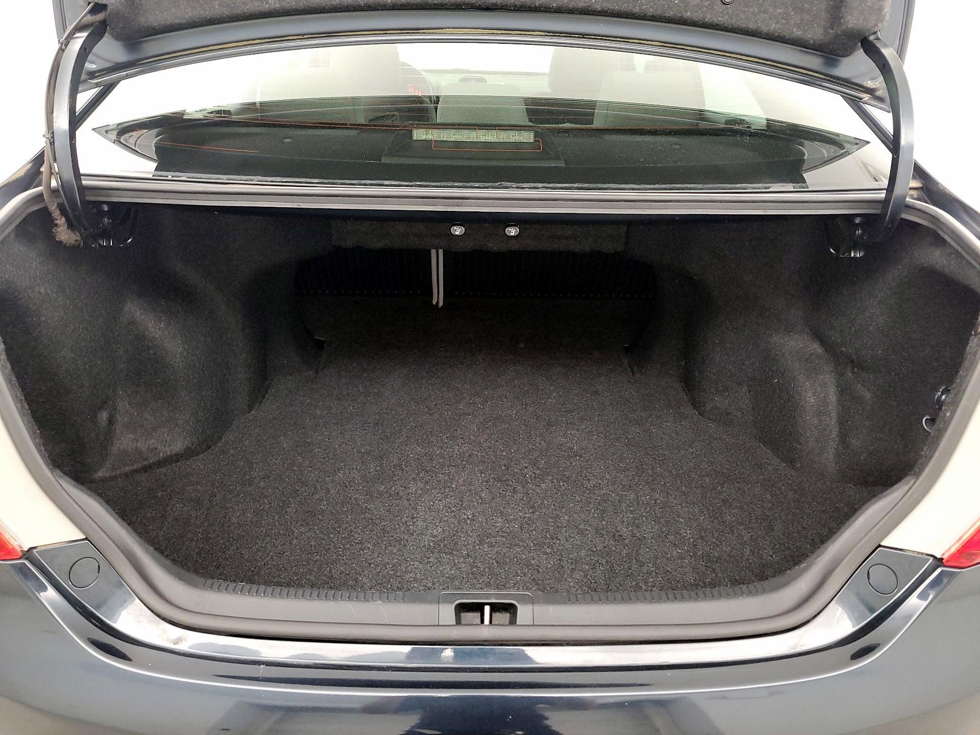 Thumbnail: 2013 Toyota Camry - 19