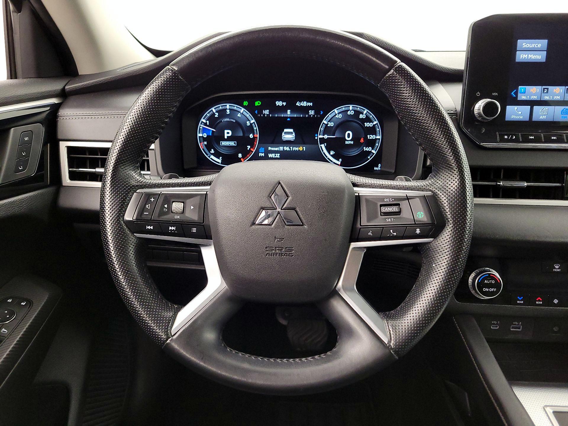 Thumbnail: 2022 Mitsubishi Outlander - 10