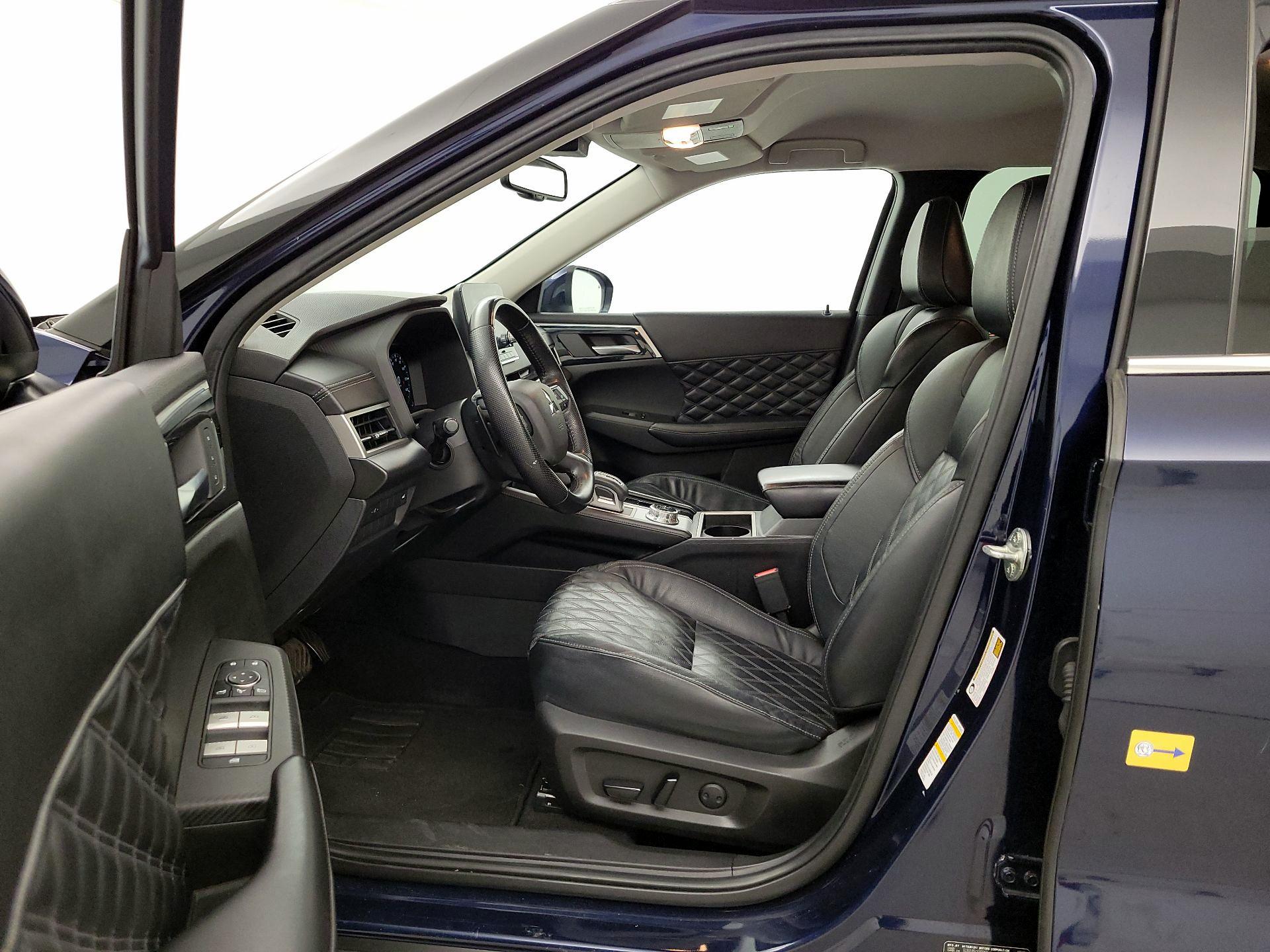 Thumbnail: 2022 Mitsubishi Outlander - 11