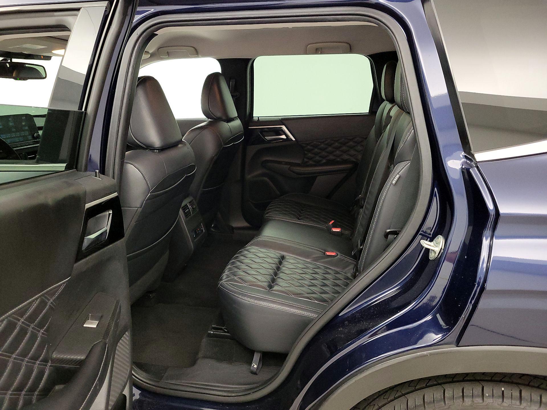 Thumbnail: 2022 Mitsubishi Outlander - 19