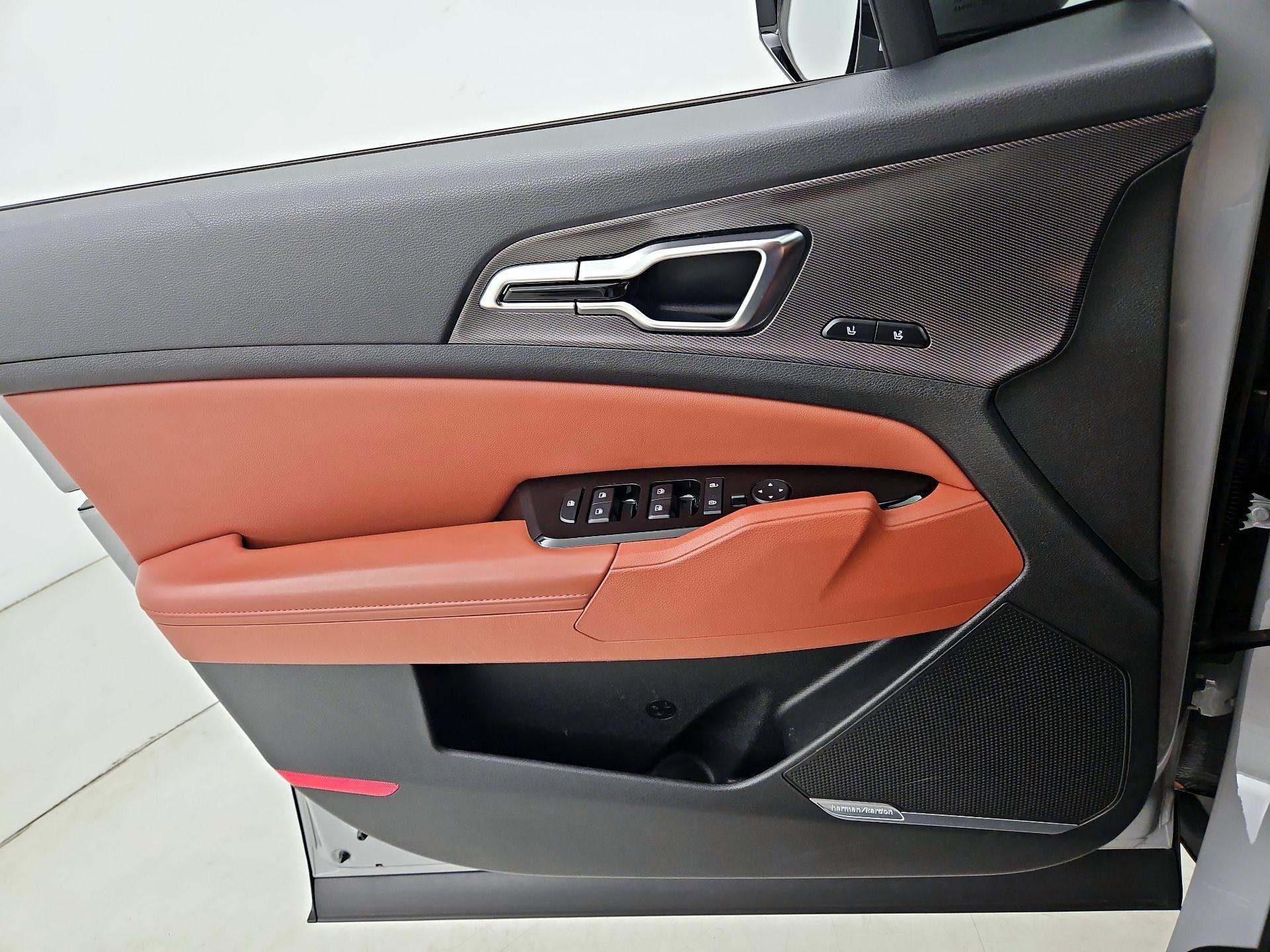 Thumbnail: 2023 Kia Sportage - 12