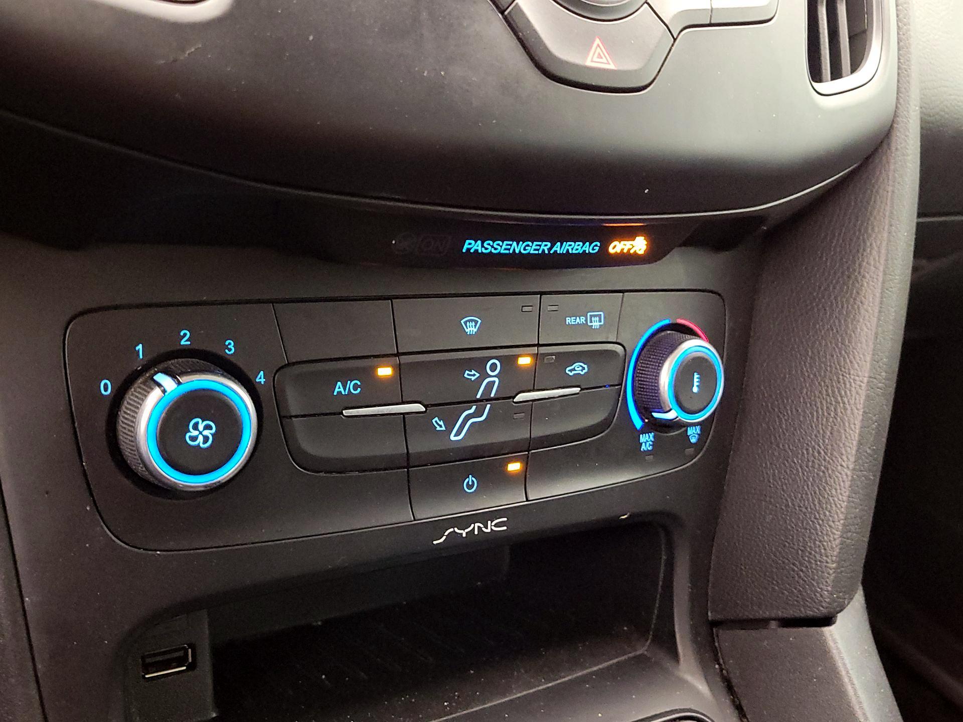 Thumbnail: 2016 Ford Focus - 16