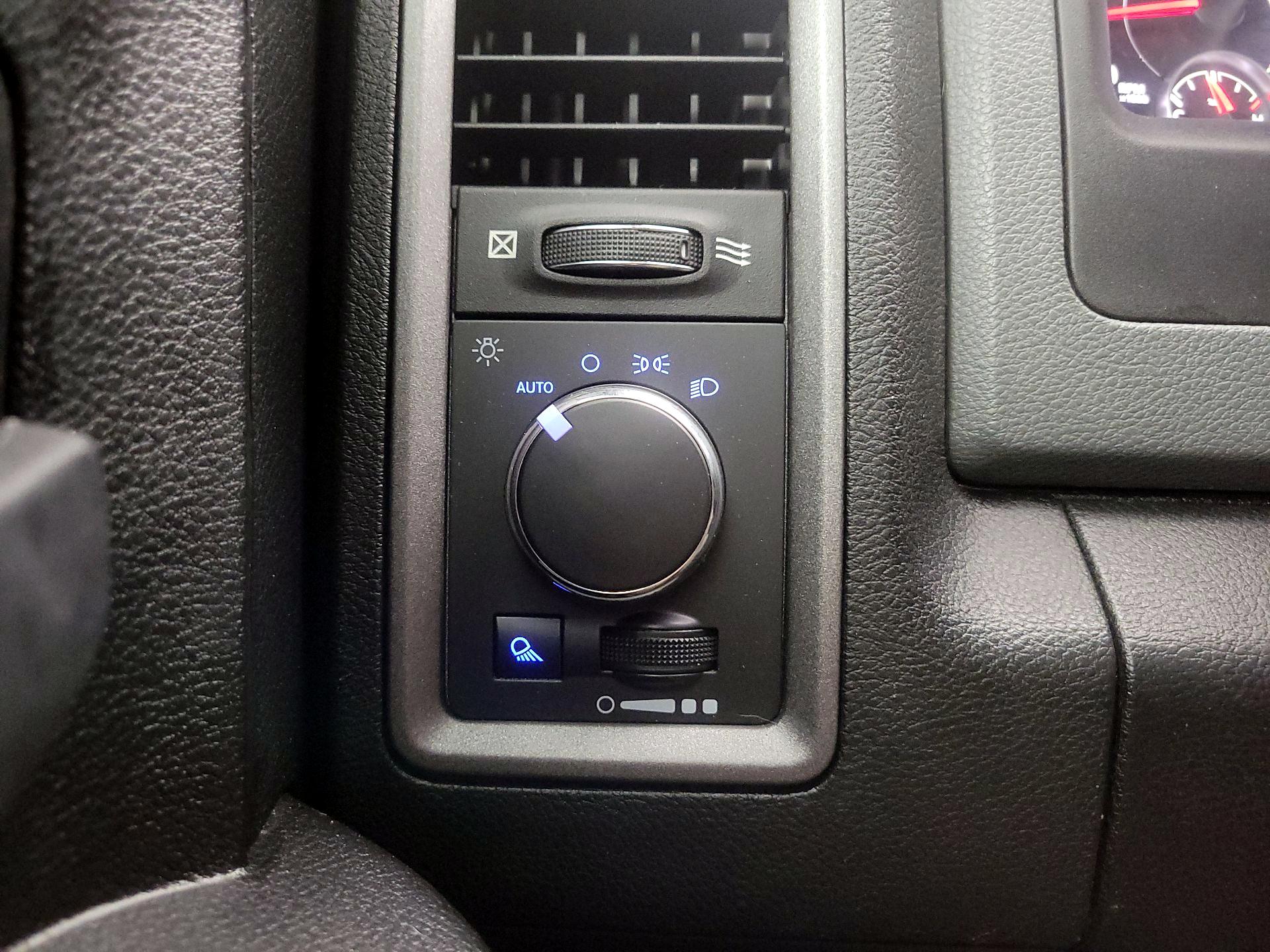 Thumbnail: 2019 RAM 1500 Classic - 13