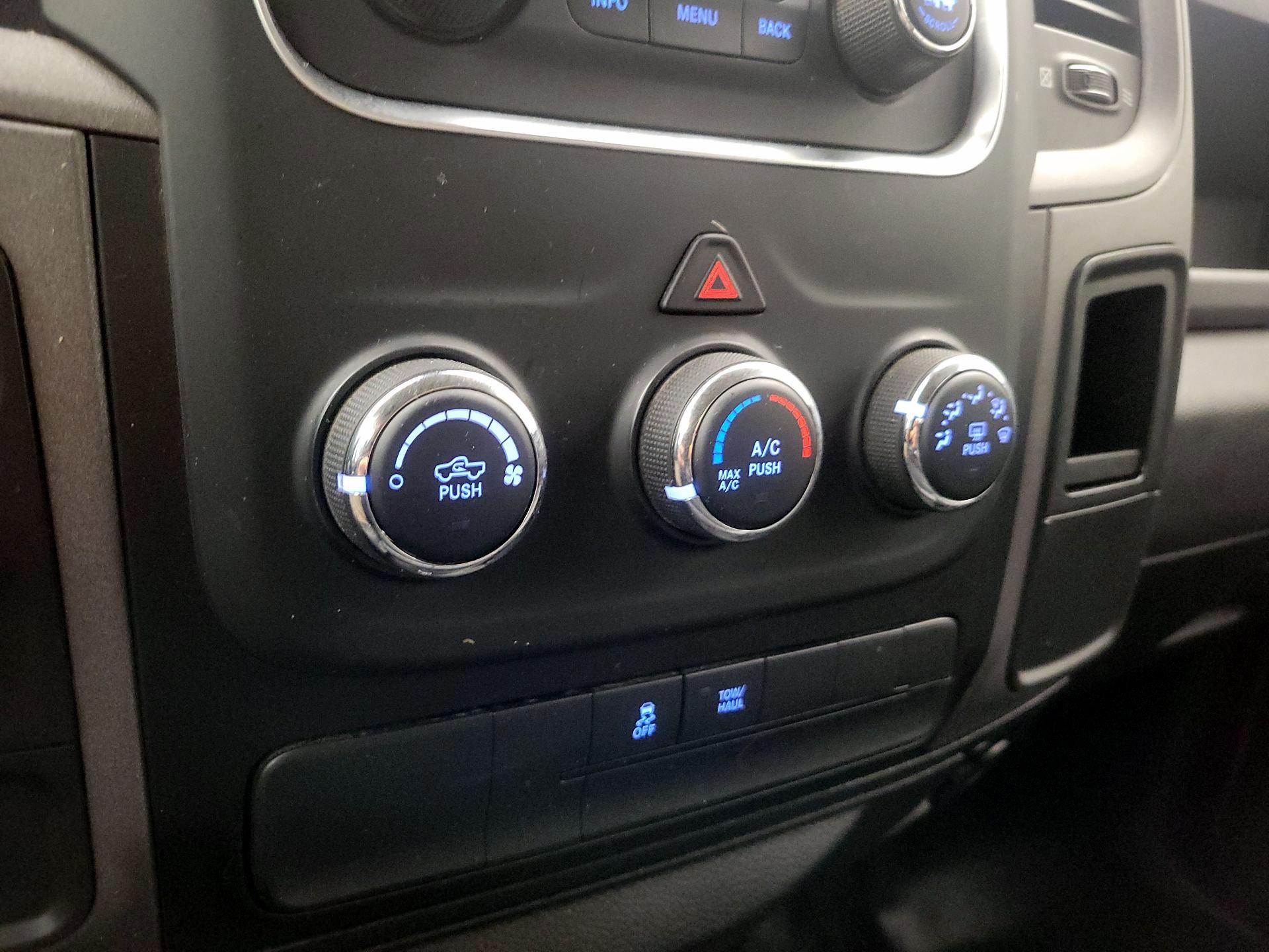 Thumbnail: 2019 RAM 1500 Classic - 16