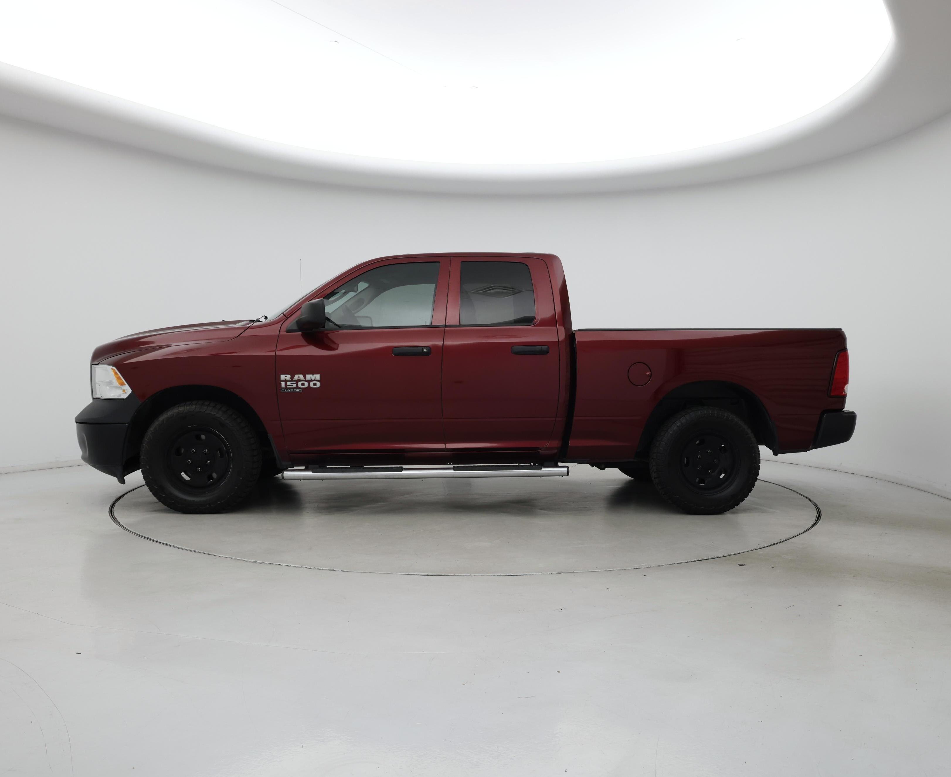 Thumbnail: 2019 RAM 1500 Classic - 3