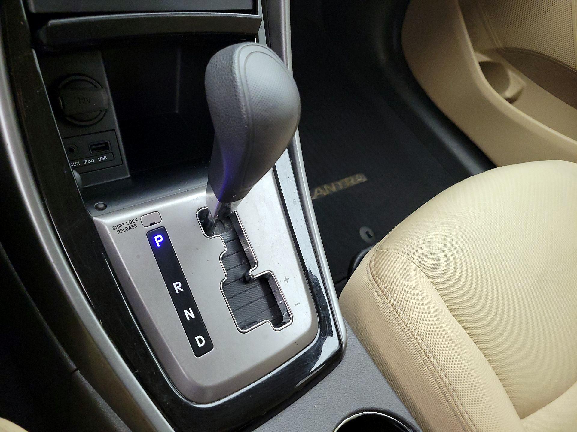 Thumbnail: 2013 Hyundai Elantra - 16