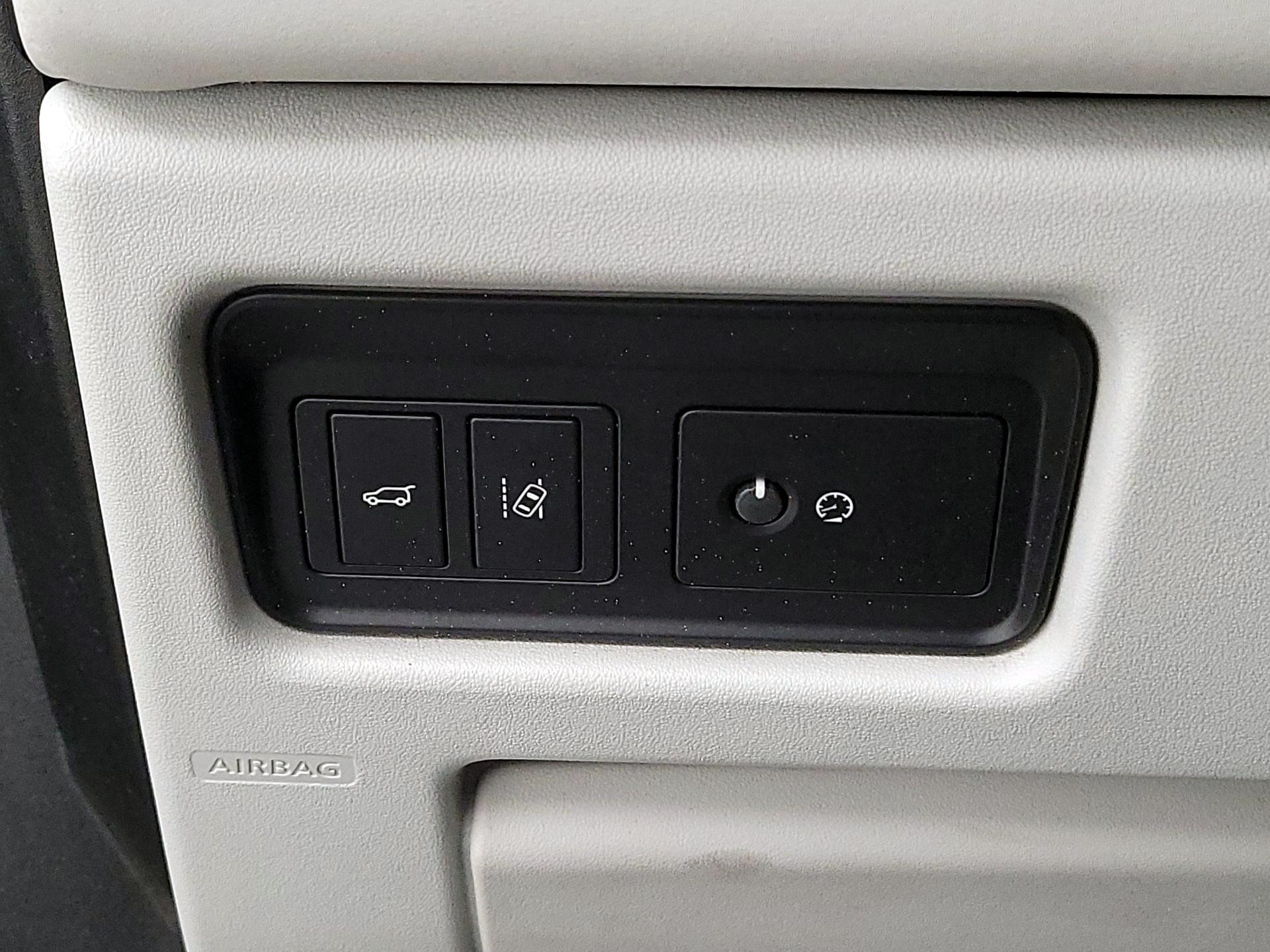 Thumbnail: 2019 Land Rover Discovery Sport - 13