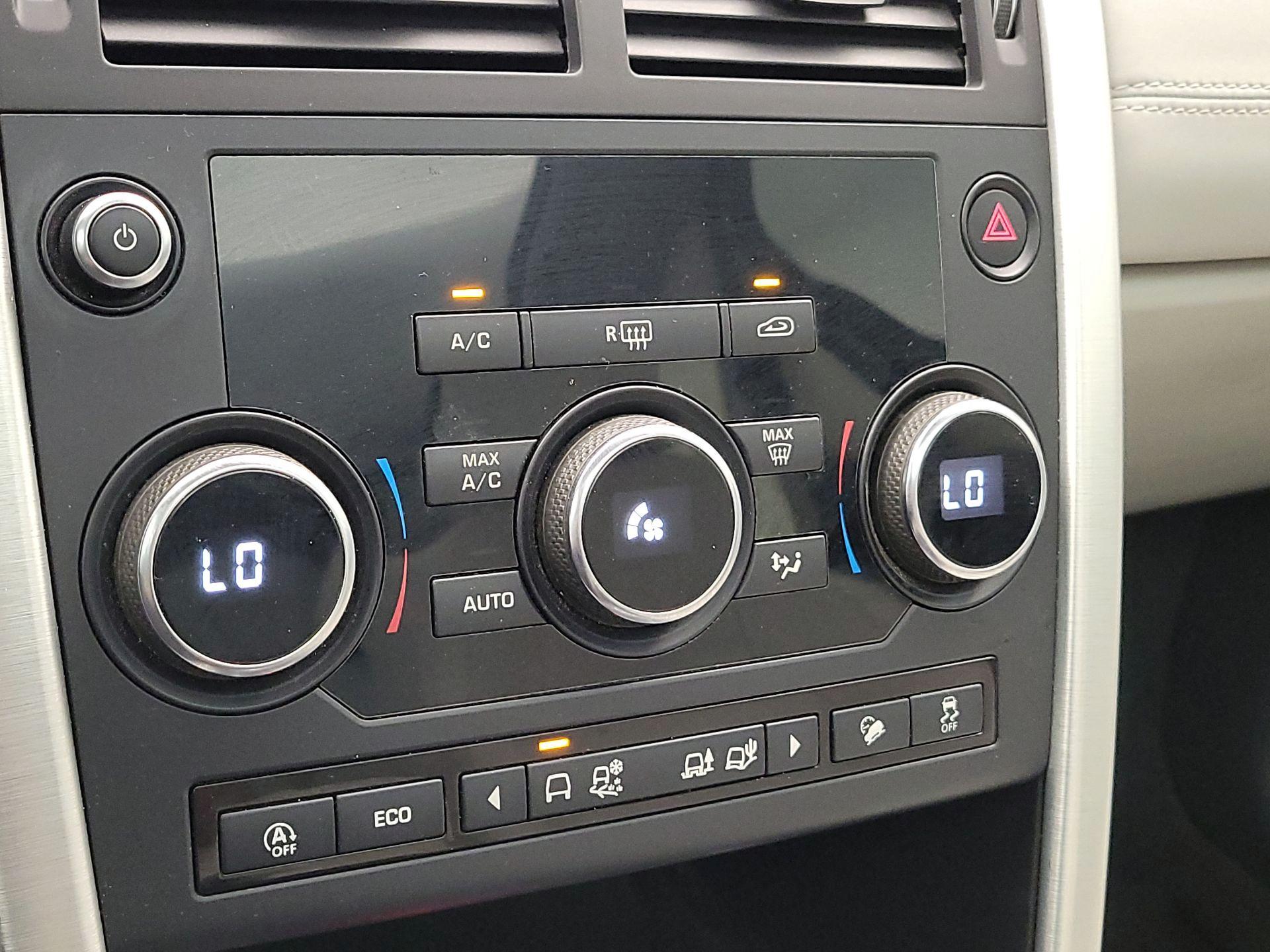 Thumbnail: 2019 Land Rover Discovery Sport - 17