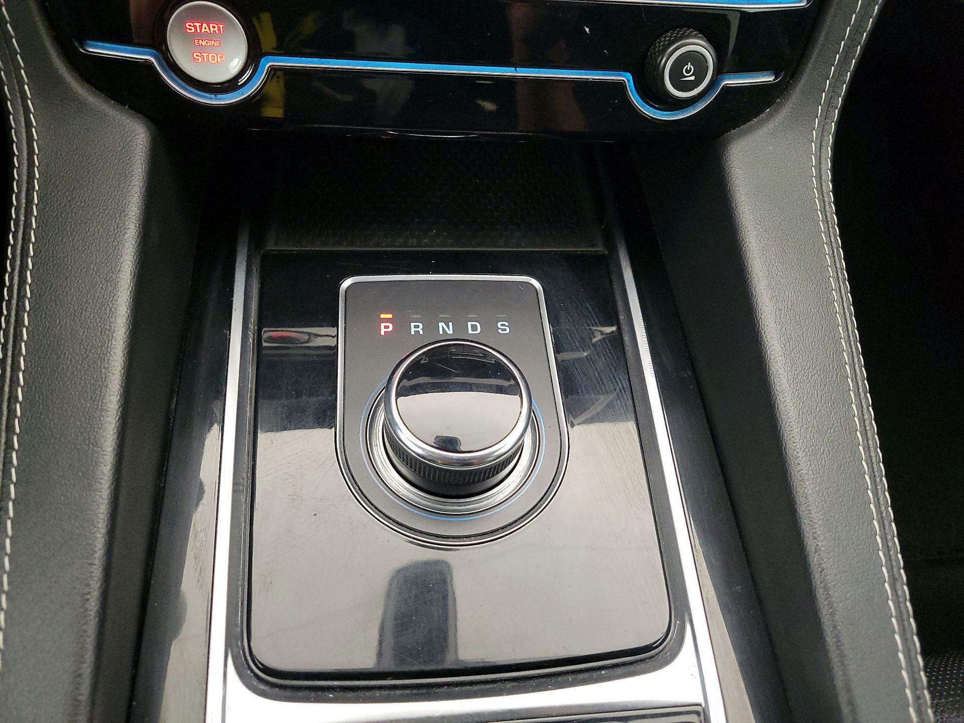 Thumbnail: 2020 Jaguar F-Pace - 18