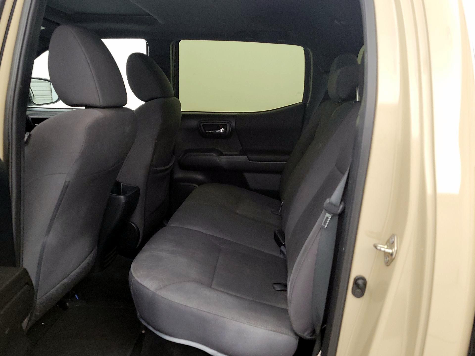 Thumbnail: 2016 Toyota Tacoma - 11