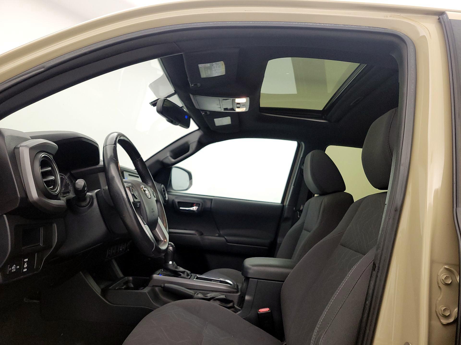 Thumbnail: 2016 Toyota Tacoma - 19